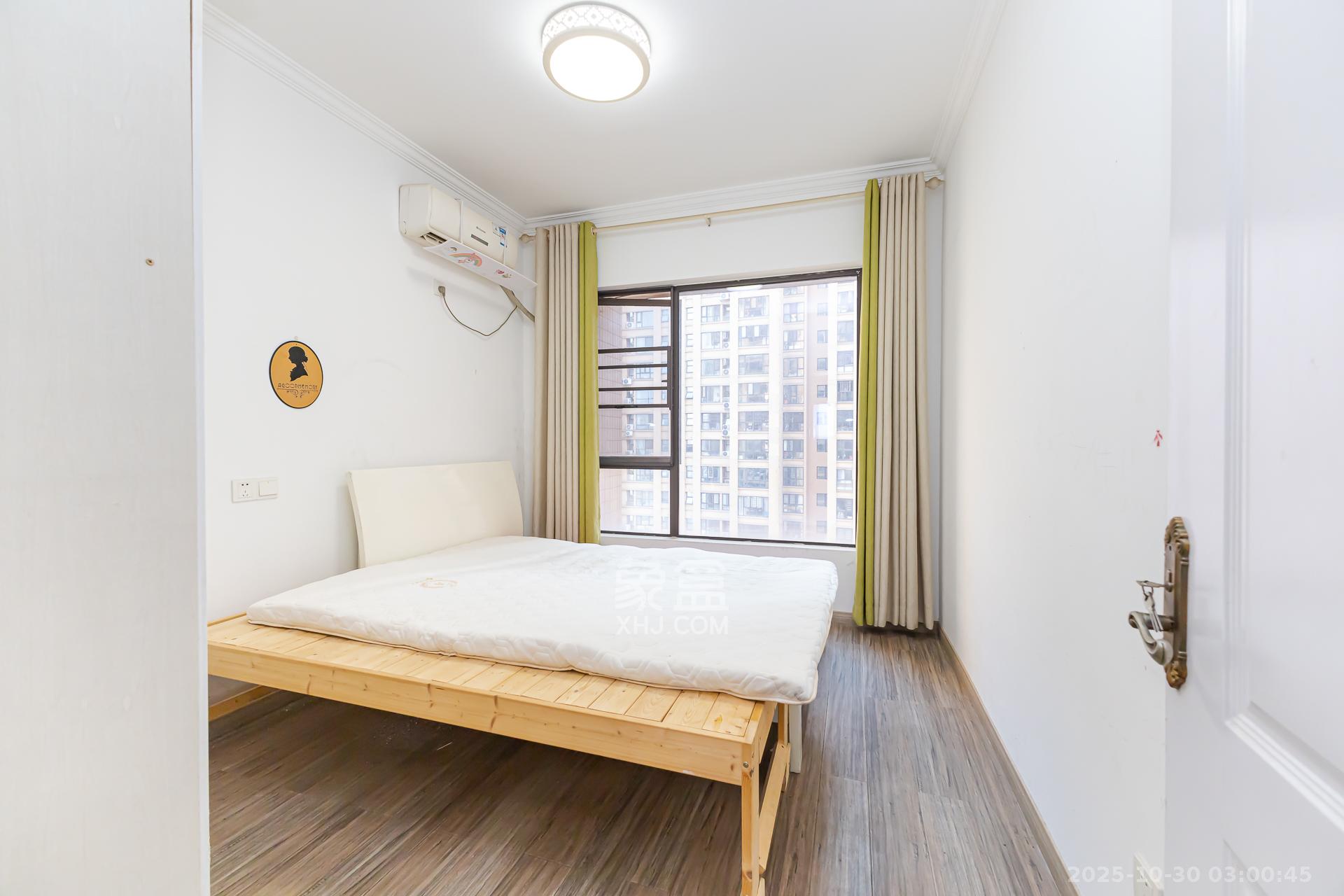 润和又一城  3室2厅2卫    82.0万卧室