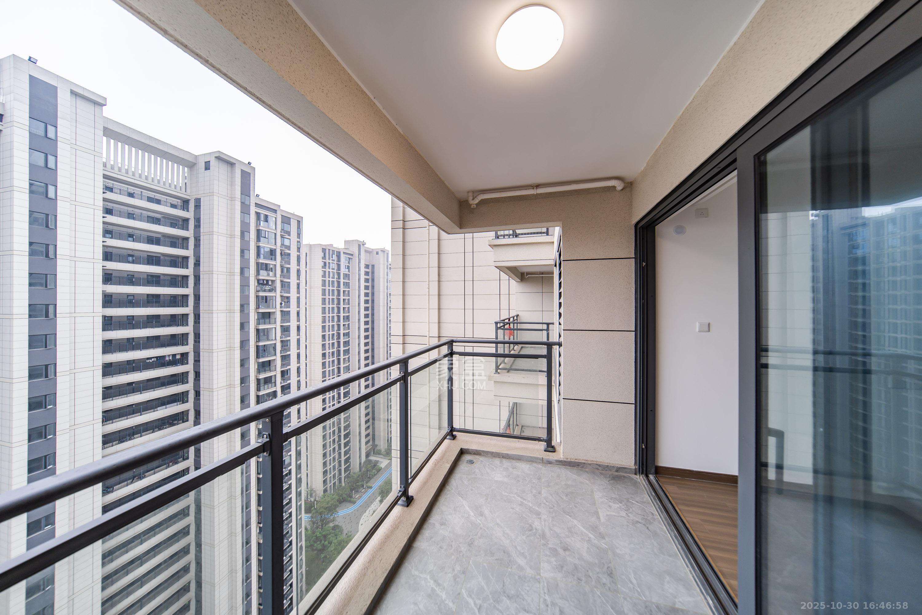 保利天汇  4室2厅2卫    186.8万阳台