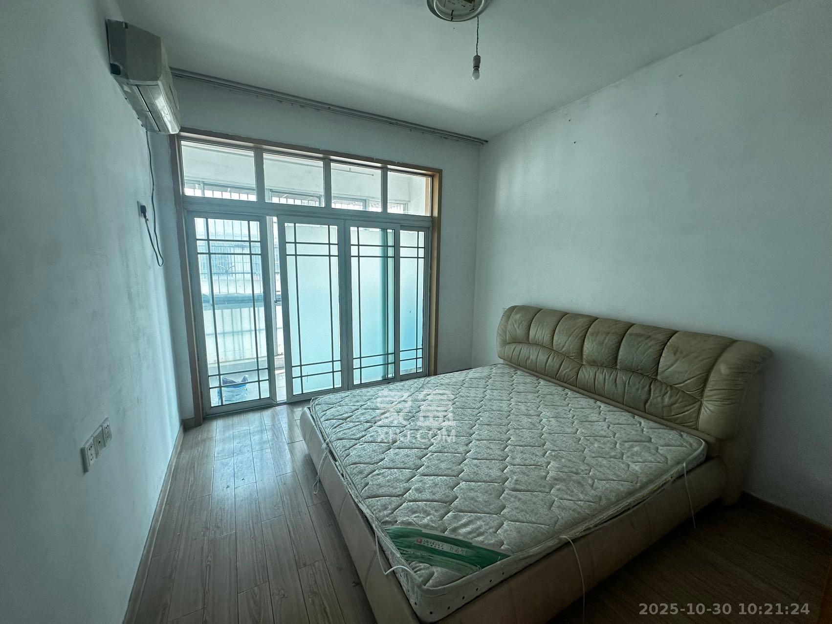 中南汽车世界 3室2厅1卫 1300.0元/月 中南汽车世界 3室2厅1卫 1300.0元/月室内图