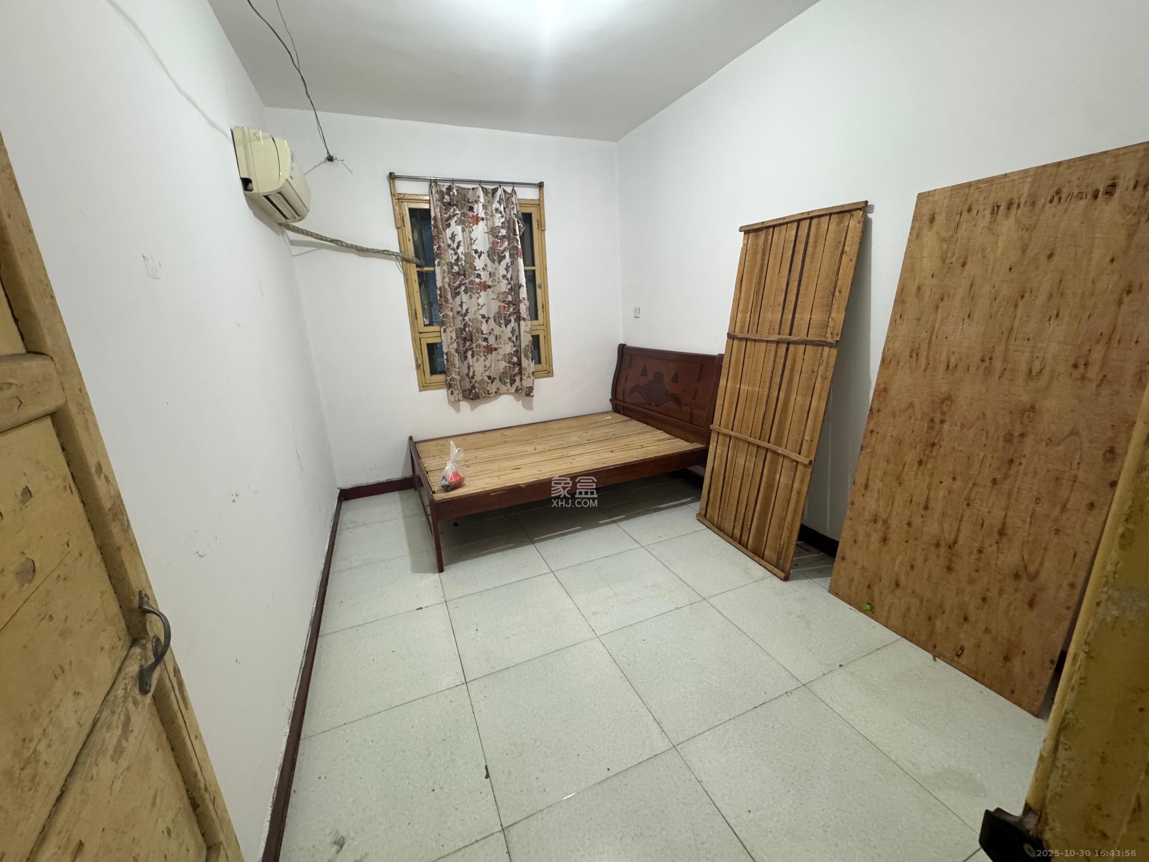 省政府机关梓园住宅区  3室1厅1卫    2300.0元/月室内图