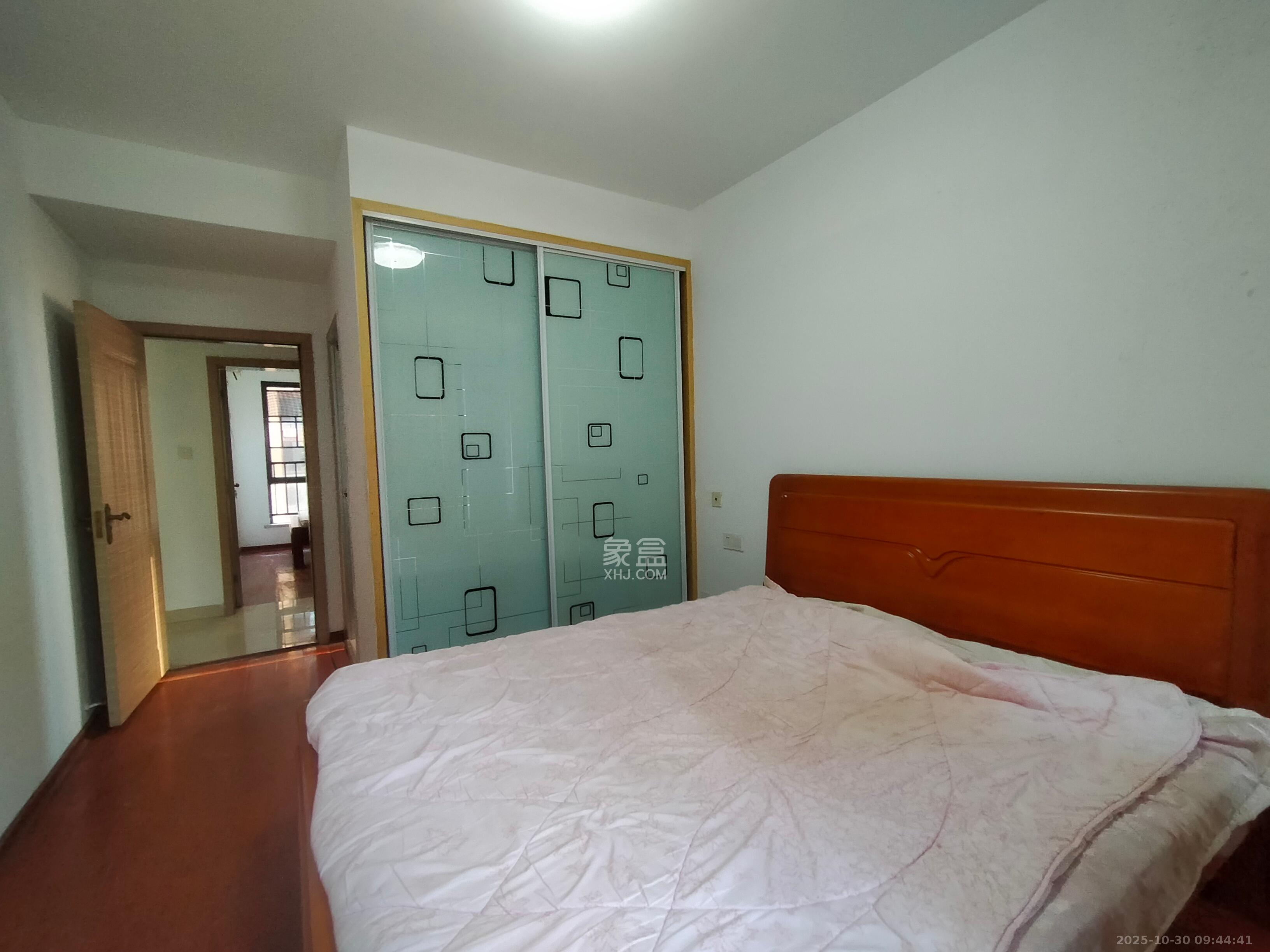 翡翠云天  3室2厅2卫    1700.0元/月室内图