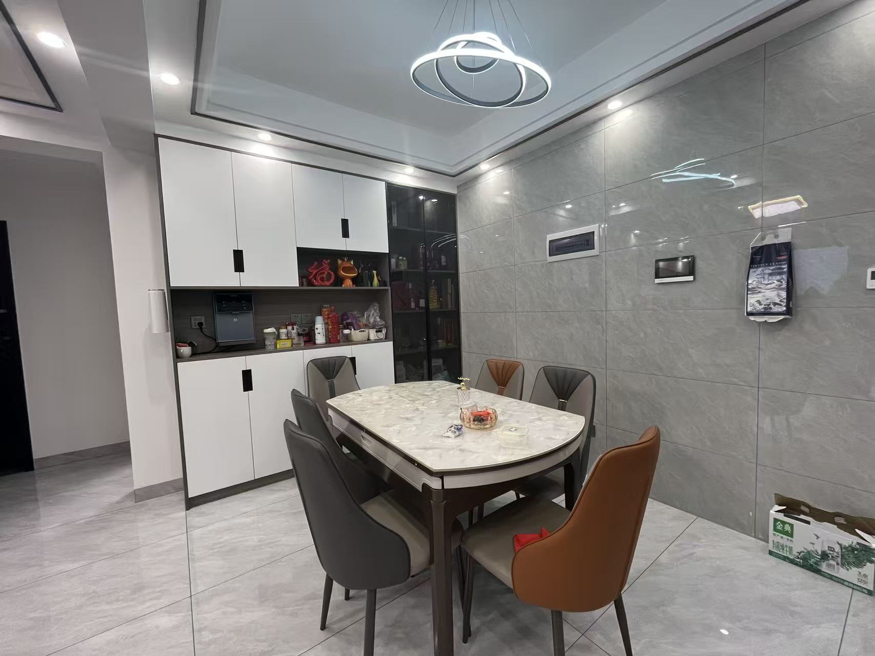 会龙山溪谷（住宅）  3室2厅2卫    65.8万客厅