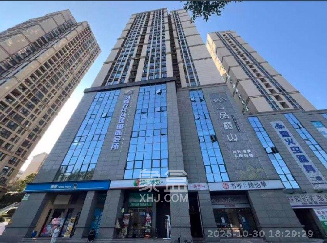 荣泰广场  1室1厅1卫    1100.0元/月 荣泰广场  1室1厅1卫    1100.0元/月室内图