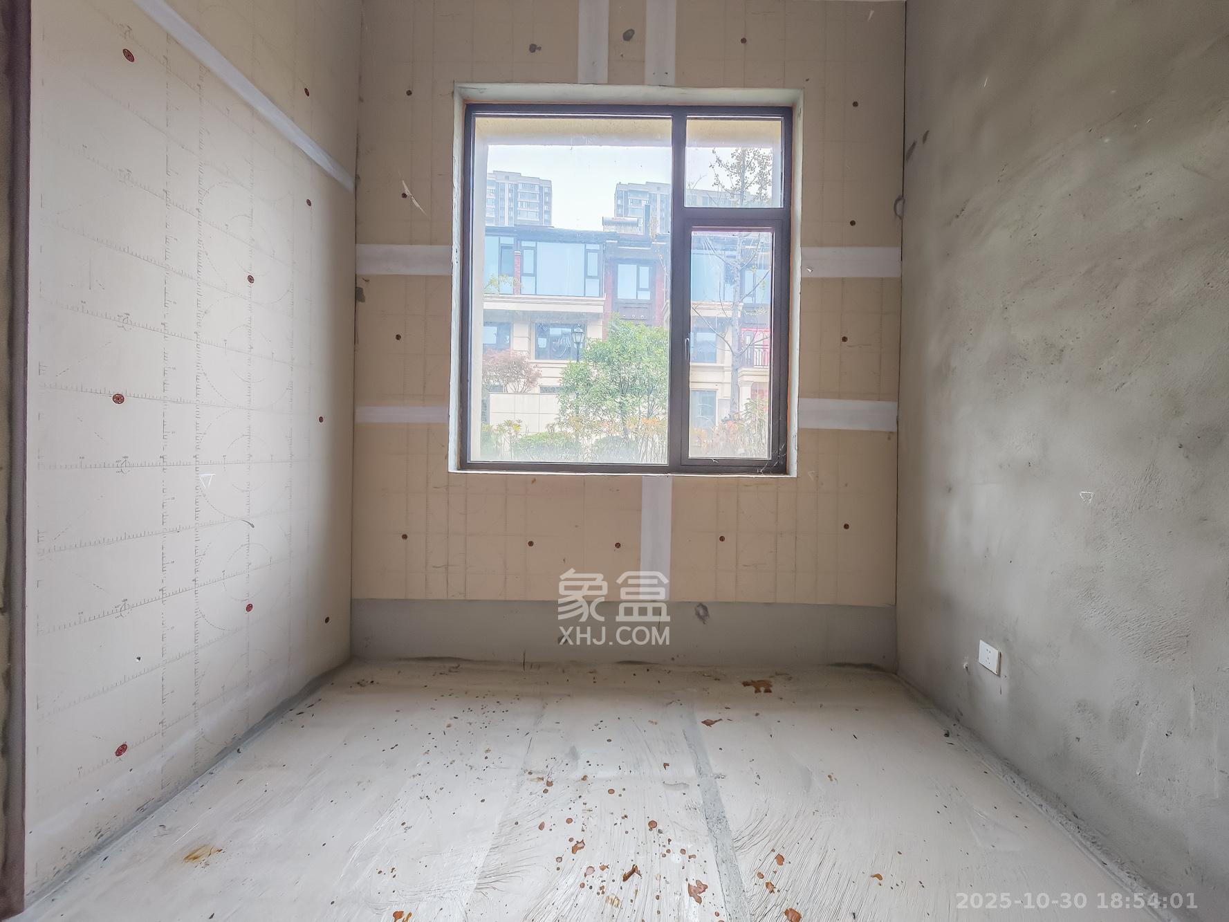 恒基旭辉湖山赋  5室3厅3卫    280.0万卧室