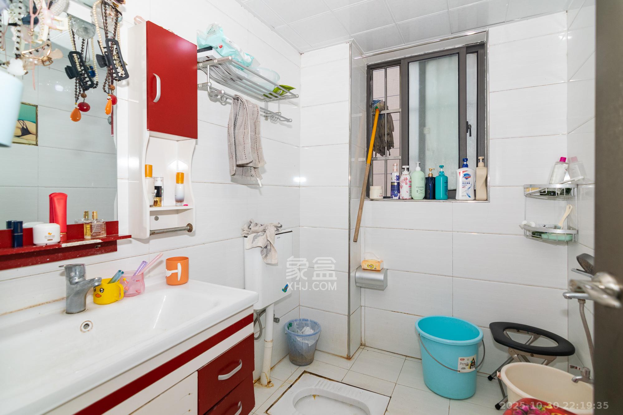 兴邦花城  2室2厅1卫    40.0万卫生间