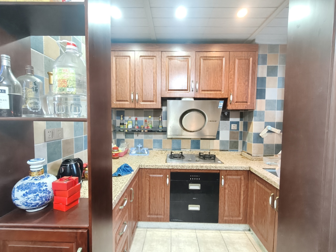 海岸银座花园  3室2厅2卫    2800.0元/月 海岸银座花园  3室2厅2卫    2800.0元/月室内图