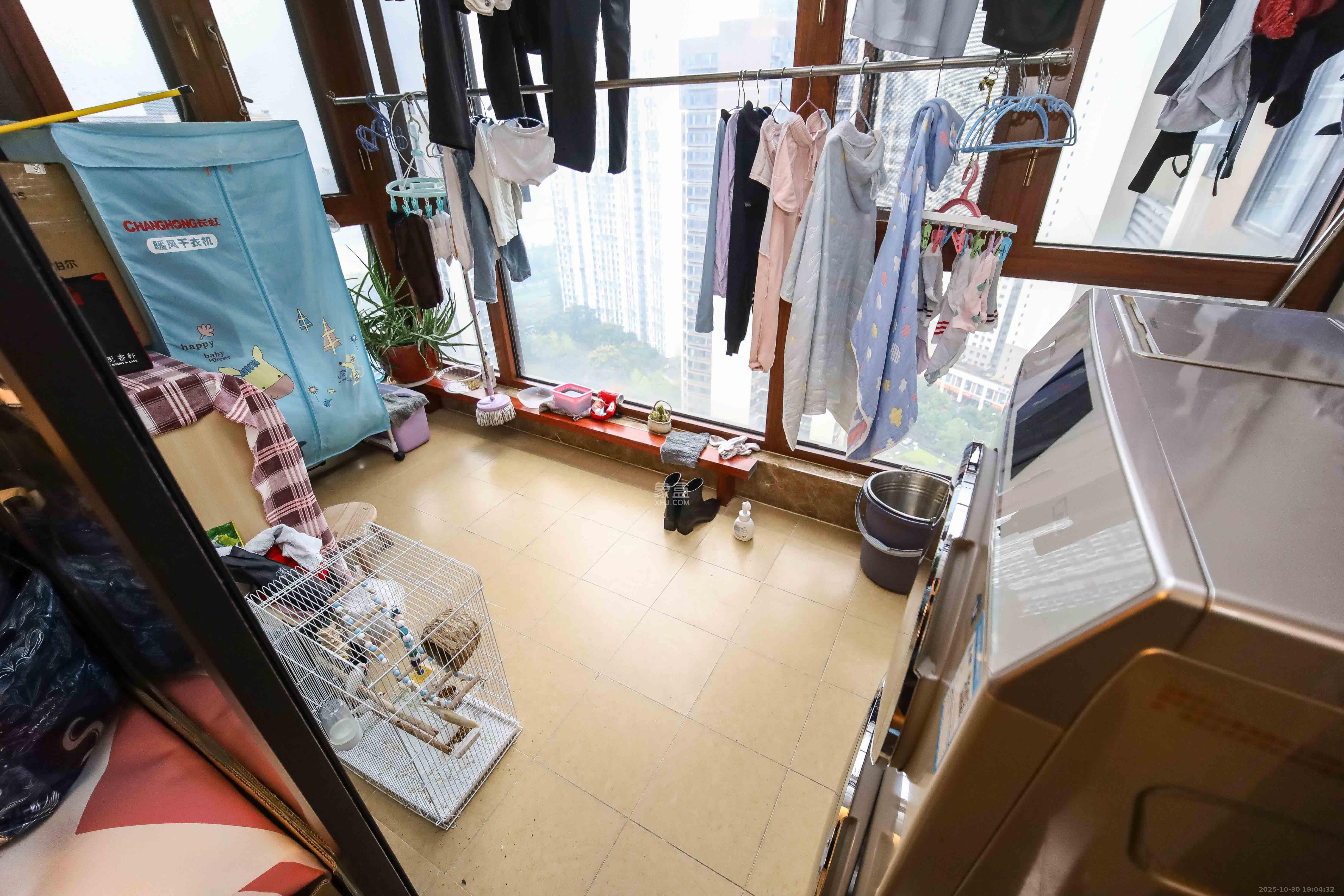 万科金域蓝湾  4室2厅2卫    176.0万阳台