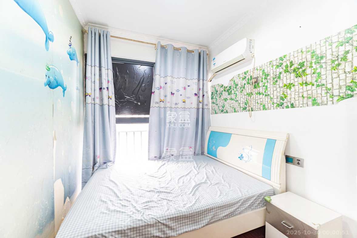 三一街区 3室2厅1卫 62.8万 三一街区 3室2厅1卫 62.8万卧室