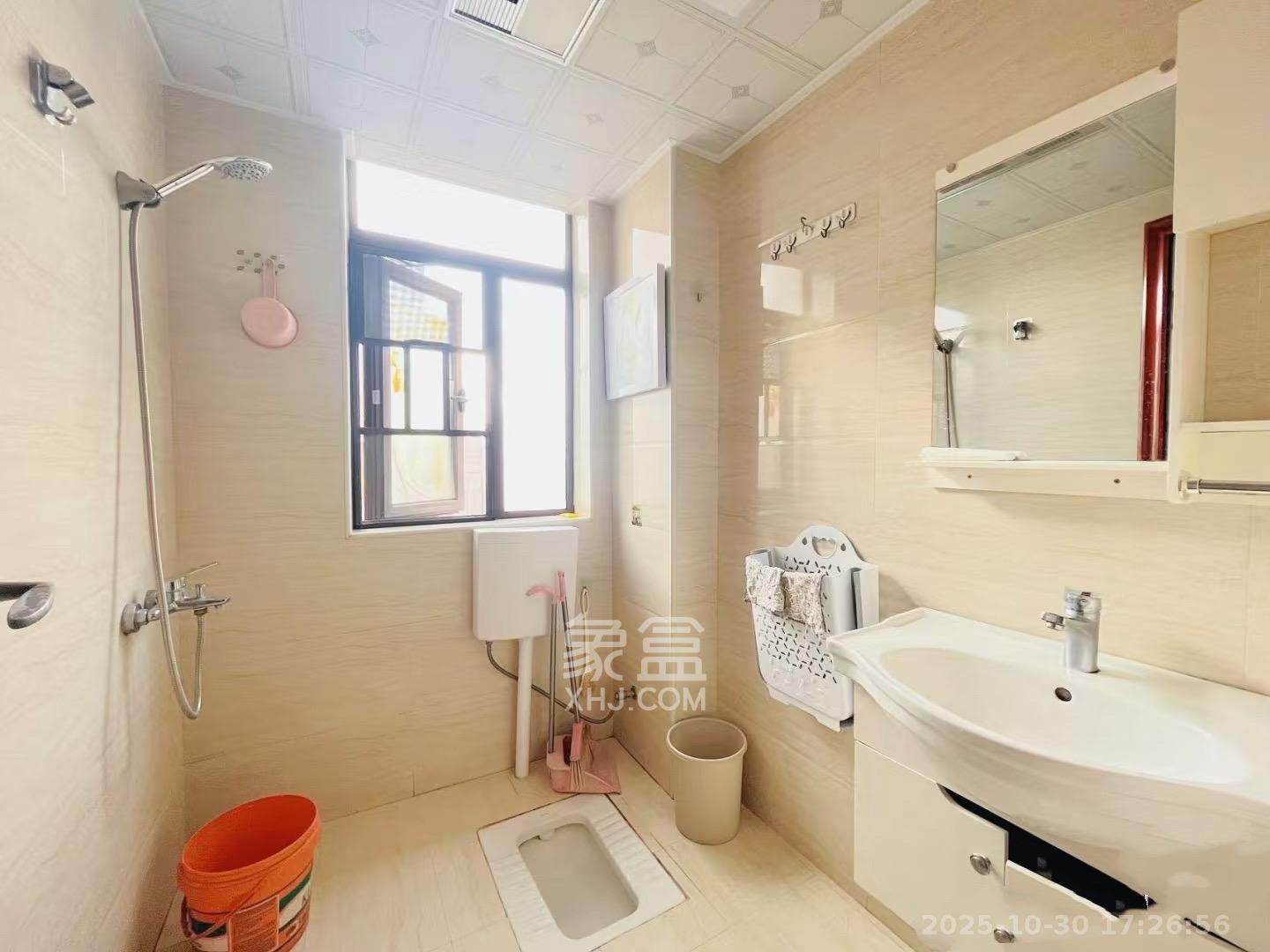 水岸世景  3室1厅1卫    1900.0元/月室内图