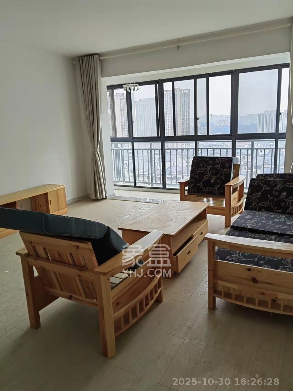 轻盐阳光CEO(轻盐雅苑)(轻奢时代)  3室0厅0卫    2200.0元/月 轻盐阳光CEO(轻盐雅苑)(轻奢时代)  3室0厅0卫    2200.0元/月室内图1