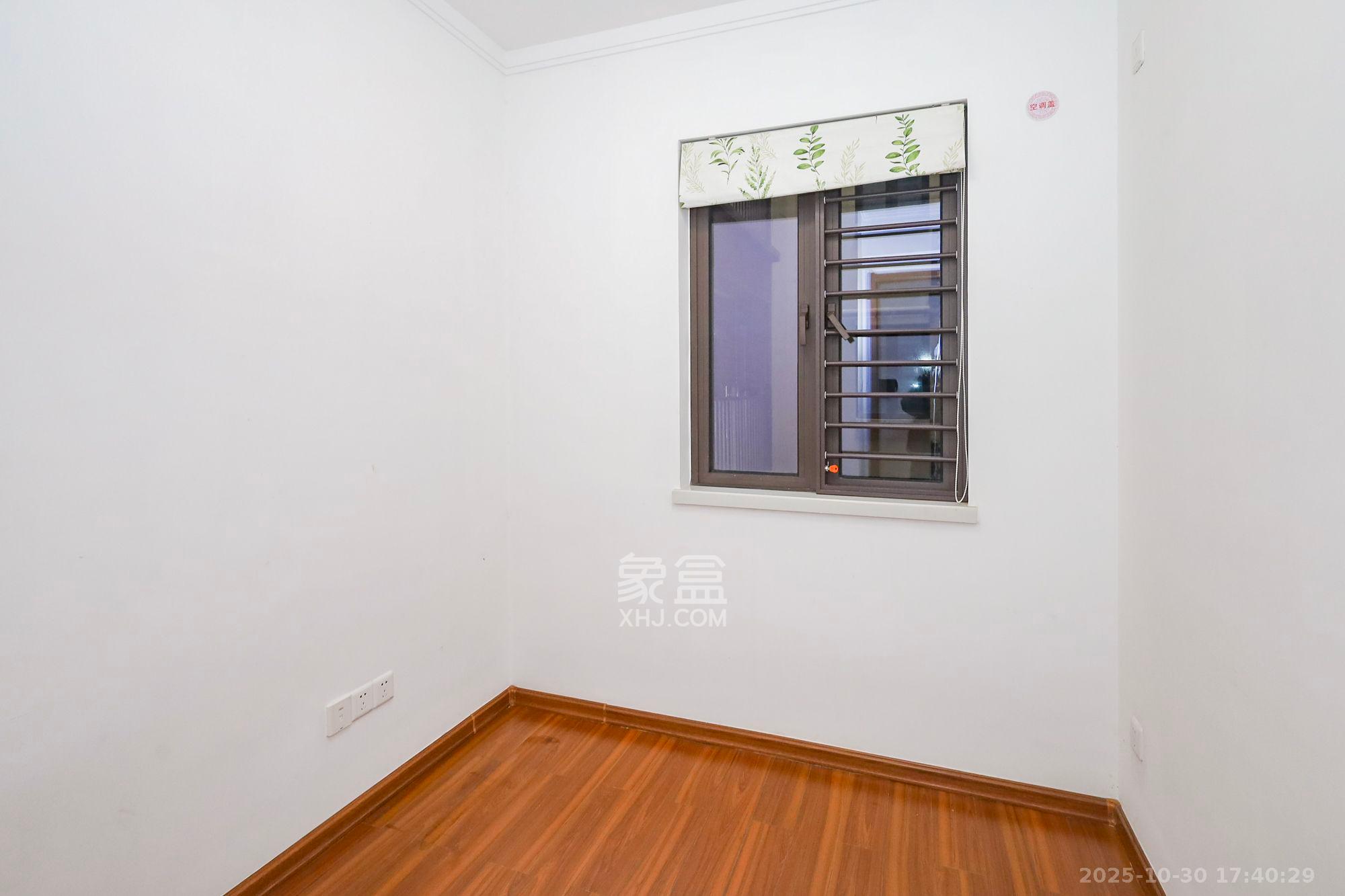 龙湖水晶郦城  3室2厅1卫    2800.0元/月室内图