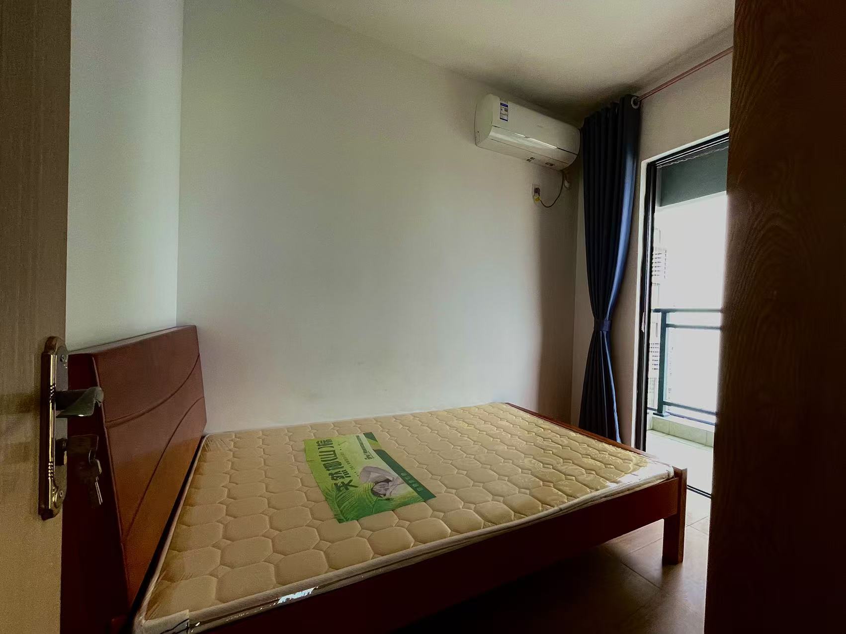 坡博家园四区  2室1厅1卫    2400.0元/月 坡博家园四区  2室1厅1卫    2400.0元/月室内图