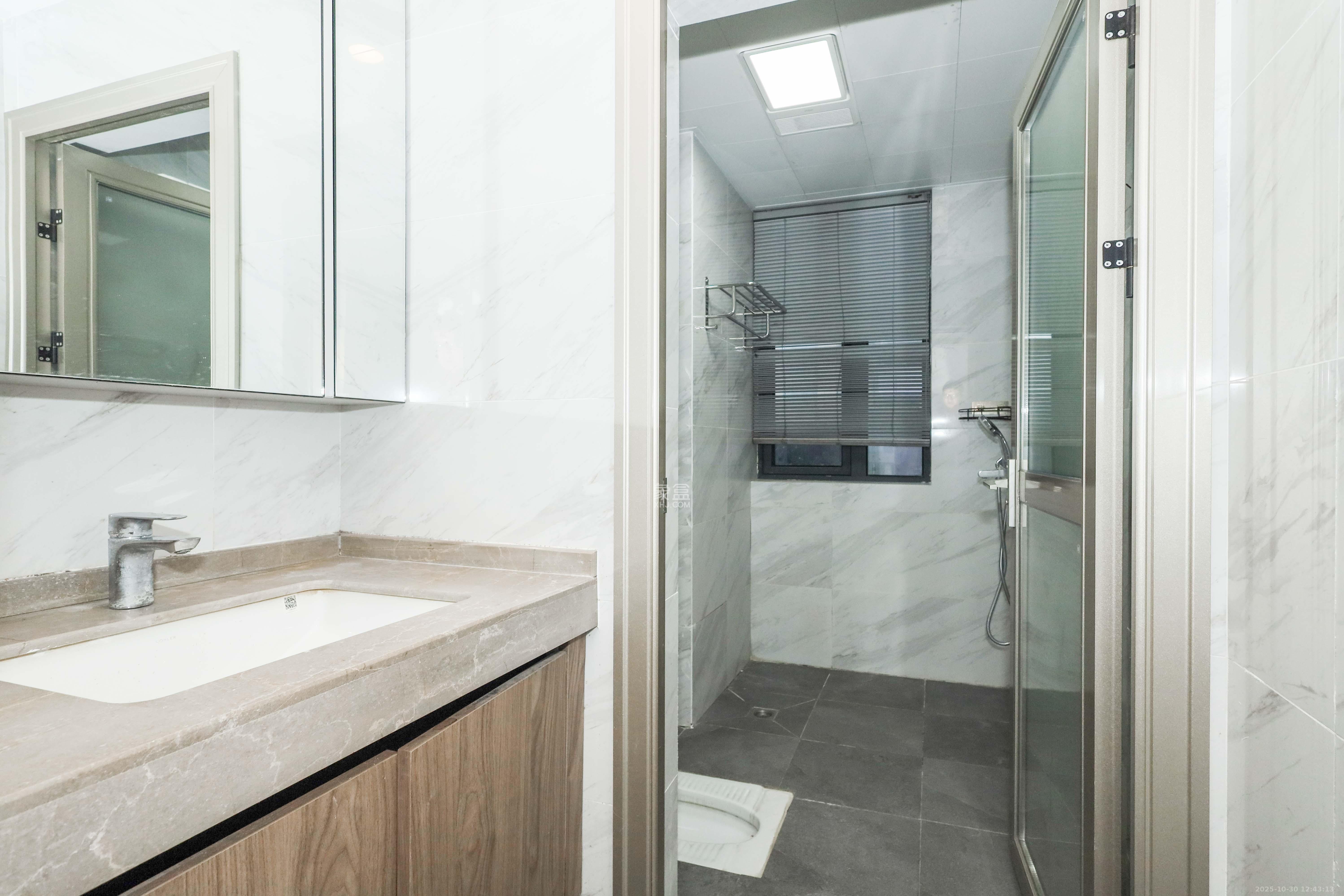 梦想新天地  4室2厅2卫    160.0万卫生间