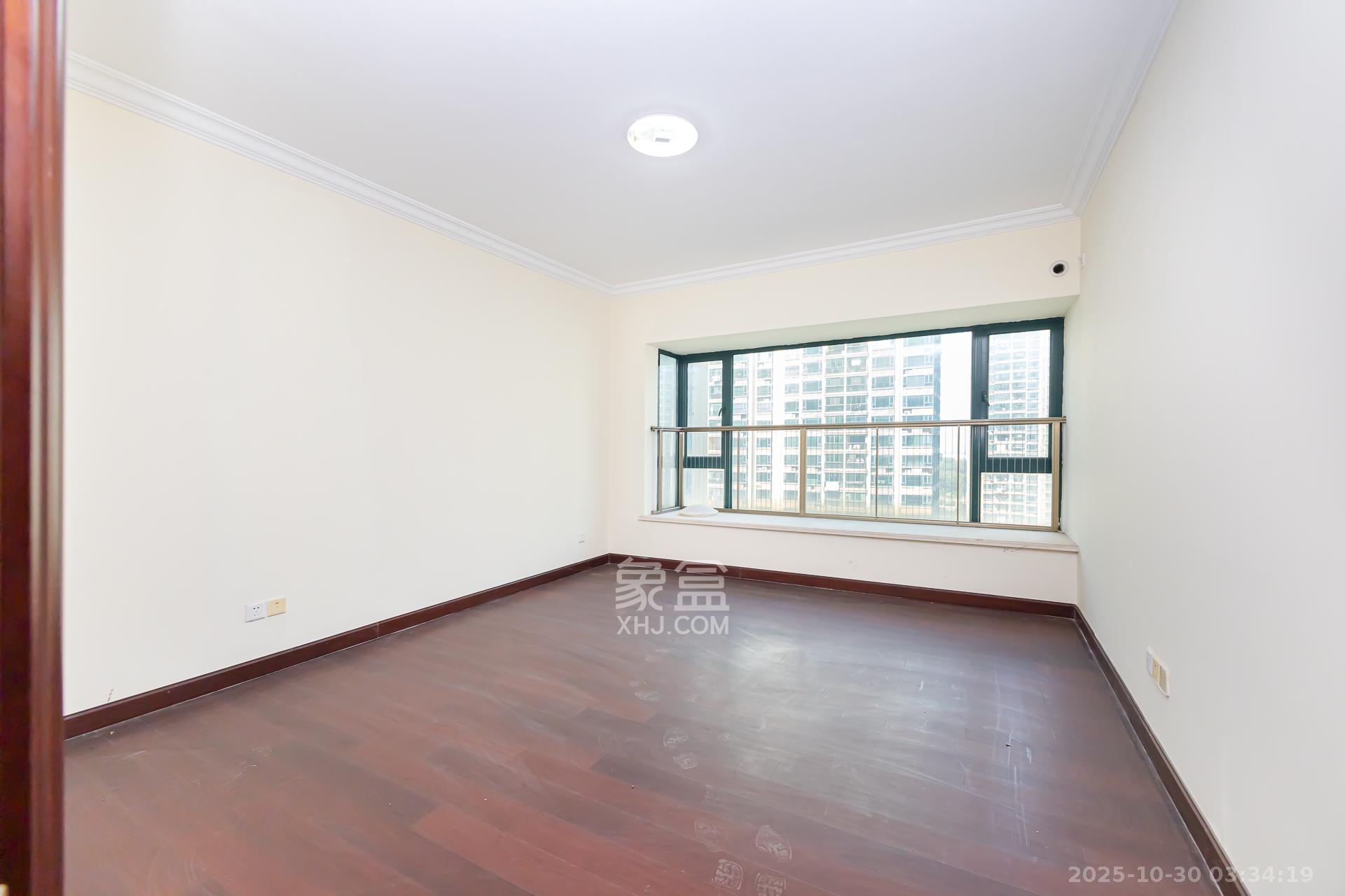 恒大名都  4室2厅4卫    125.0万 恒大名都  4室2厅4卫    125.0万卧室