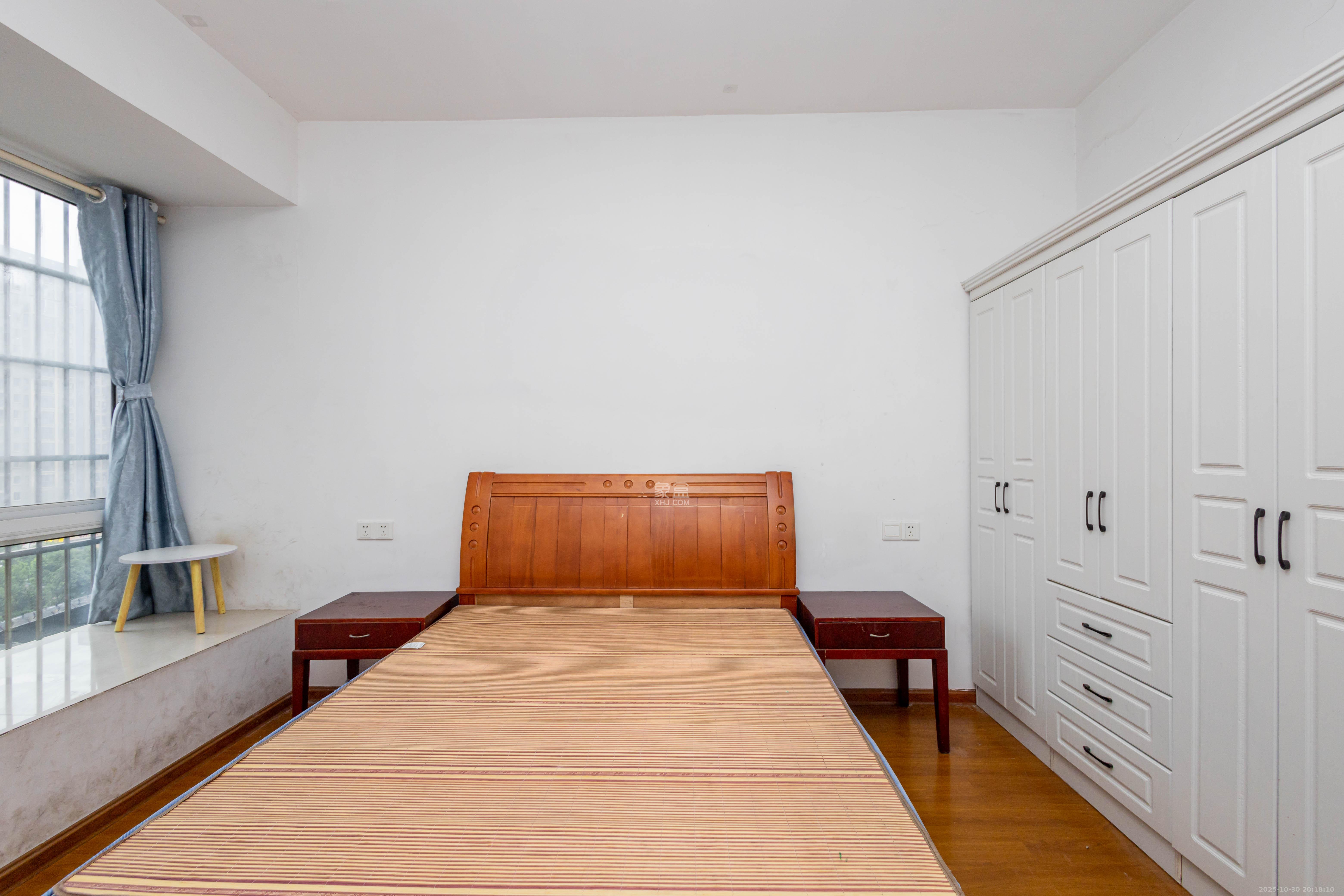 爵士湘  4室2厅2卫    89.0万 爵士湘  4室2厅2卫    89.0万卧室