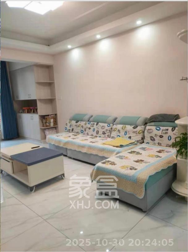 长房半岛蓝湾（观山月）  2室2厅1卫    2300.0元/月