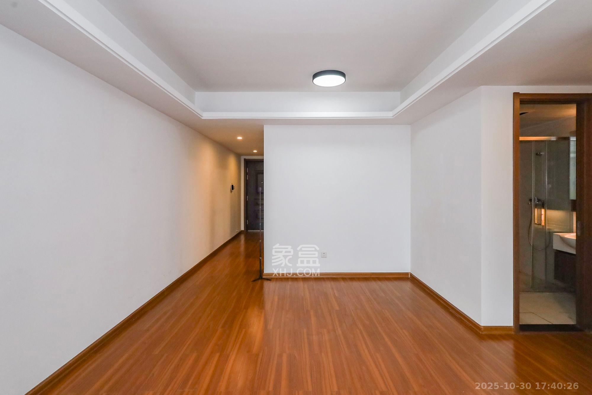 龙湖水晶郦城  3室2厅1卫    2800.0元/月室内图