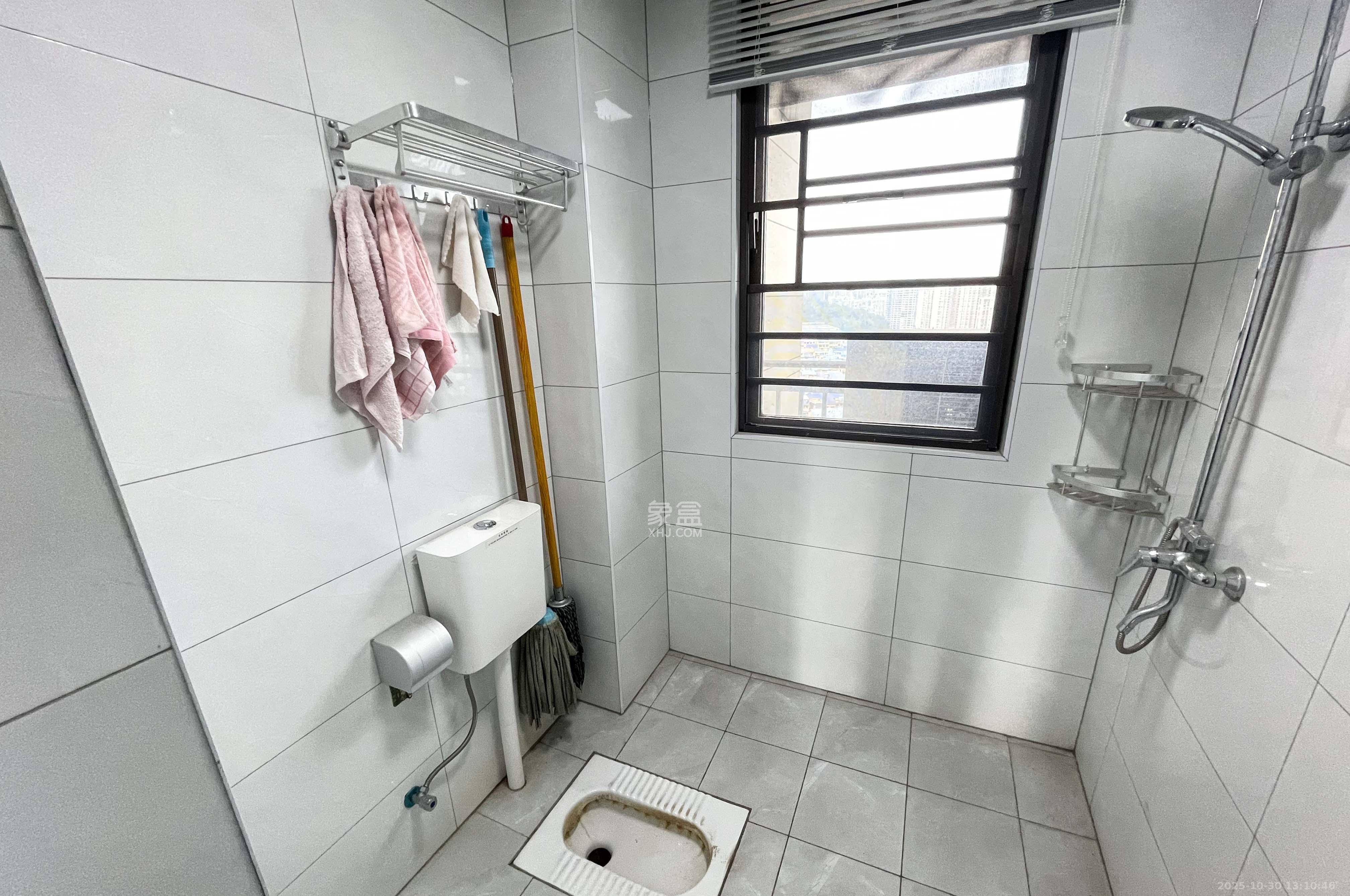 达美溪湖湾  4室2厅2卫    335.0万 达美溪湖湾  4室2厅2卫    335.0万卫生间