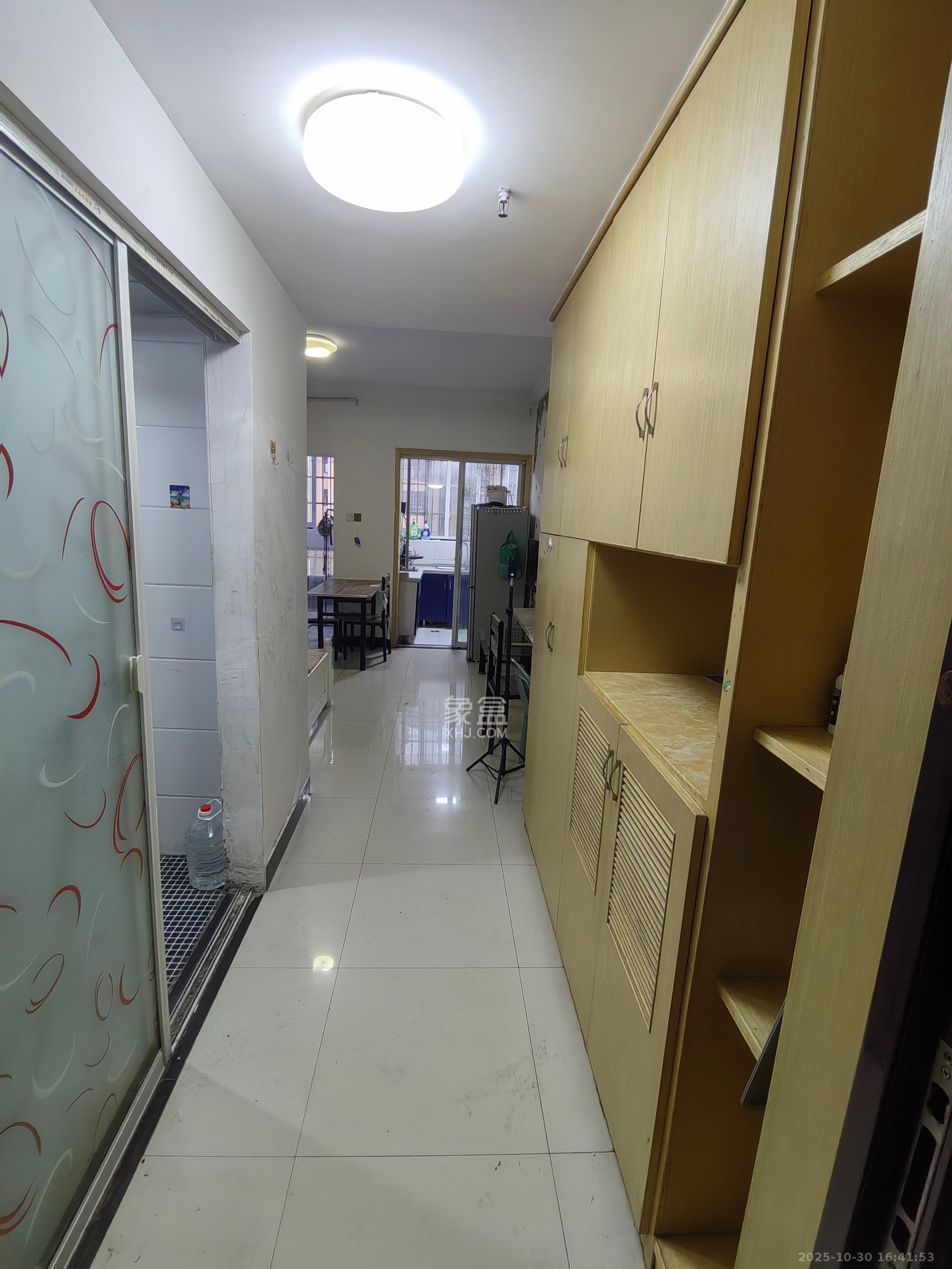 东方航标  1室1厅1卫    1300.0元/月 东方航标  1室1厅1卫    1300.0元/月室内图