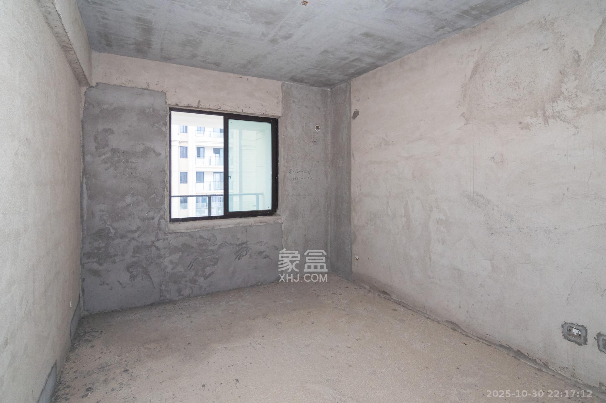 裕田奥莱小镇  3室2厅2卫    70.0万 裕田奥莱小镇  3室2厅2卫    70.0万卧室