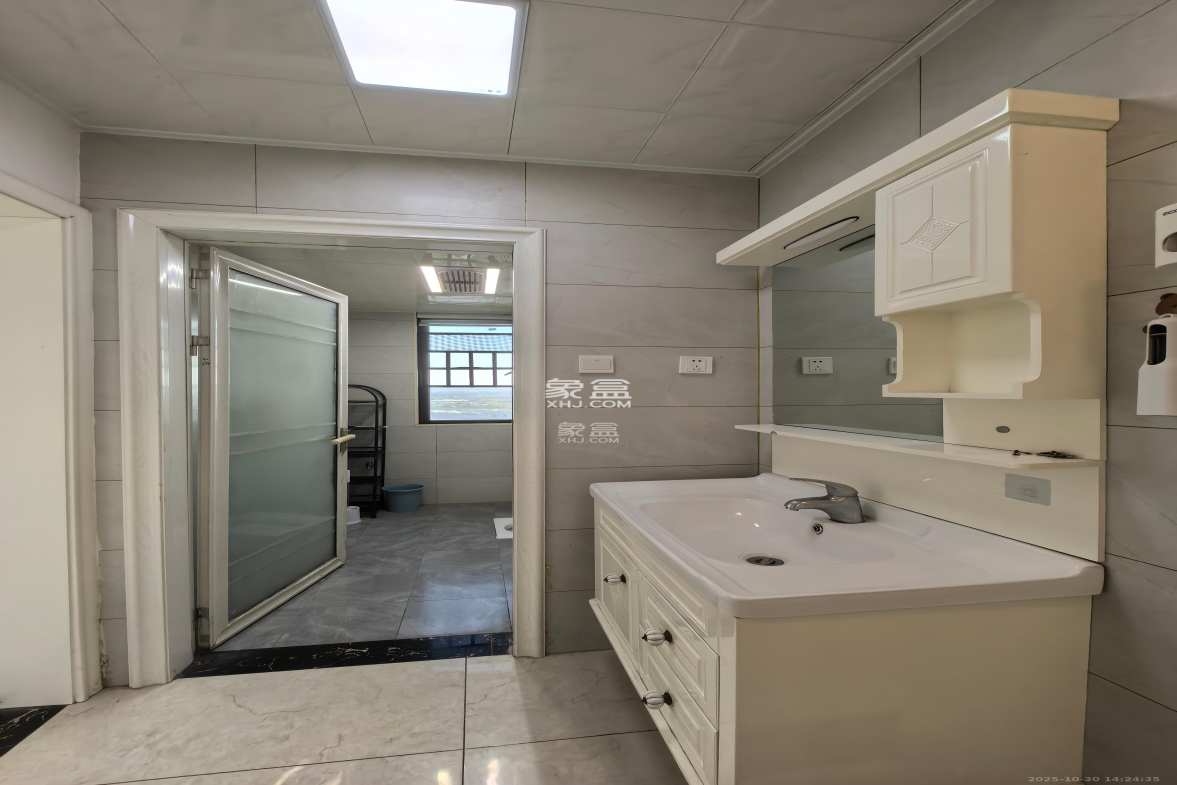 华润置地广场二期 3室2厅2卫 2200.0元/月 华润置地广场二期 3室2厅2卫 2200.0元/月室内图