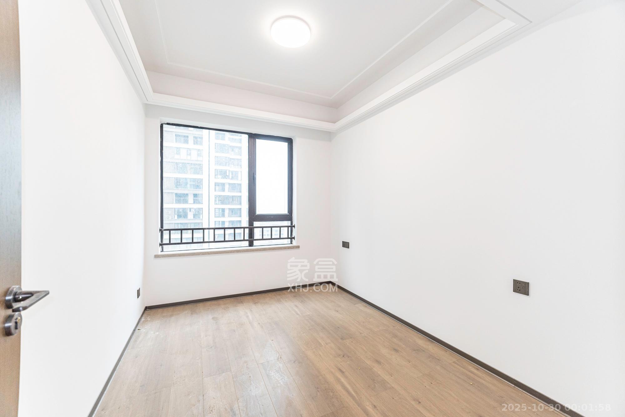 荣盛锦绣学府 4室2厅2卫 103.8万 荣盛锦绣学府 4室2厅2卫 103.8万卧室