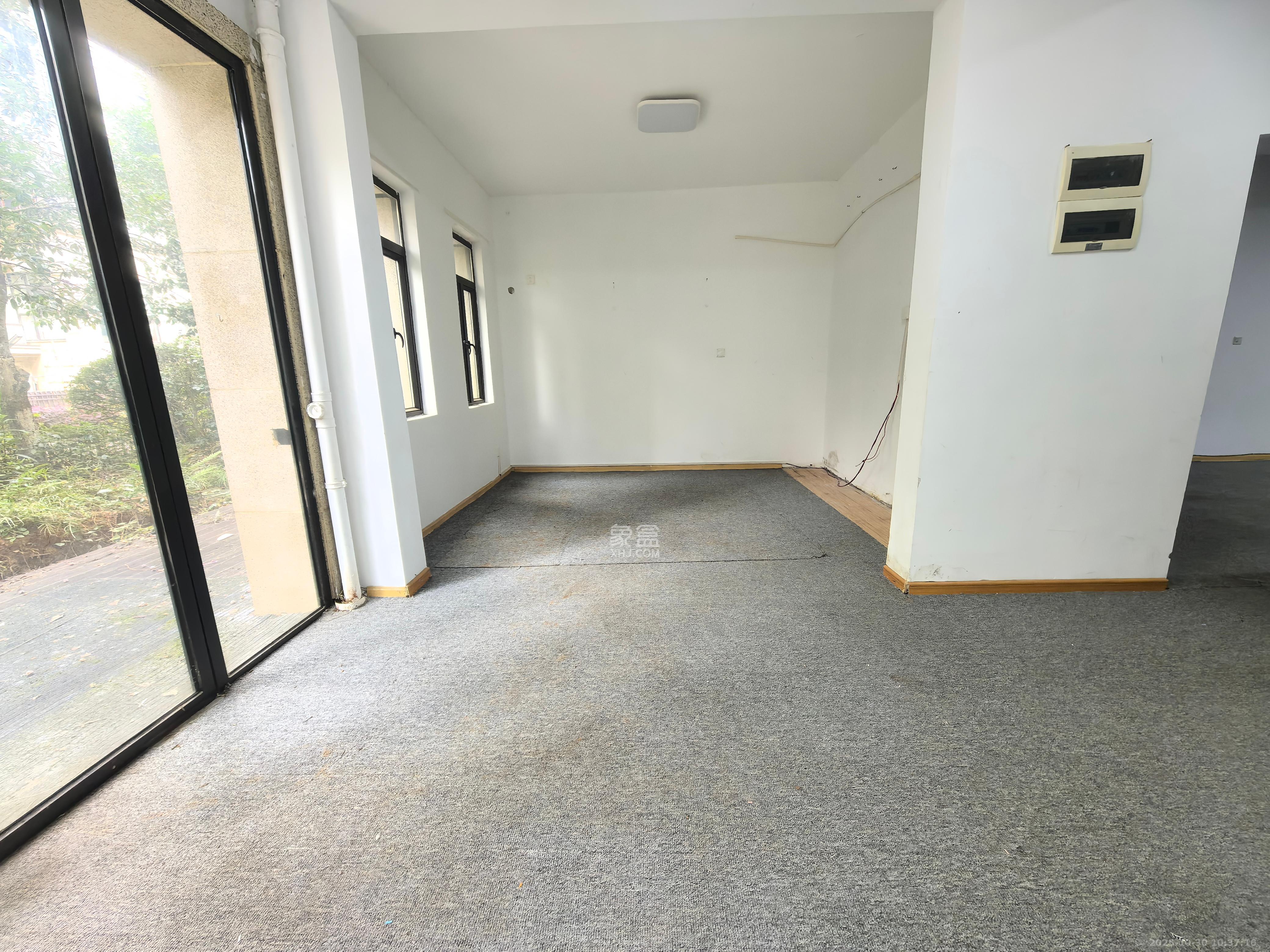 润和紫郡一期  4室2厅2卫    3200.0元/月室内图