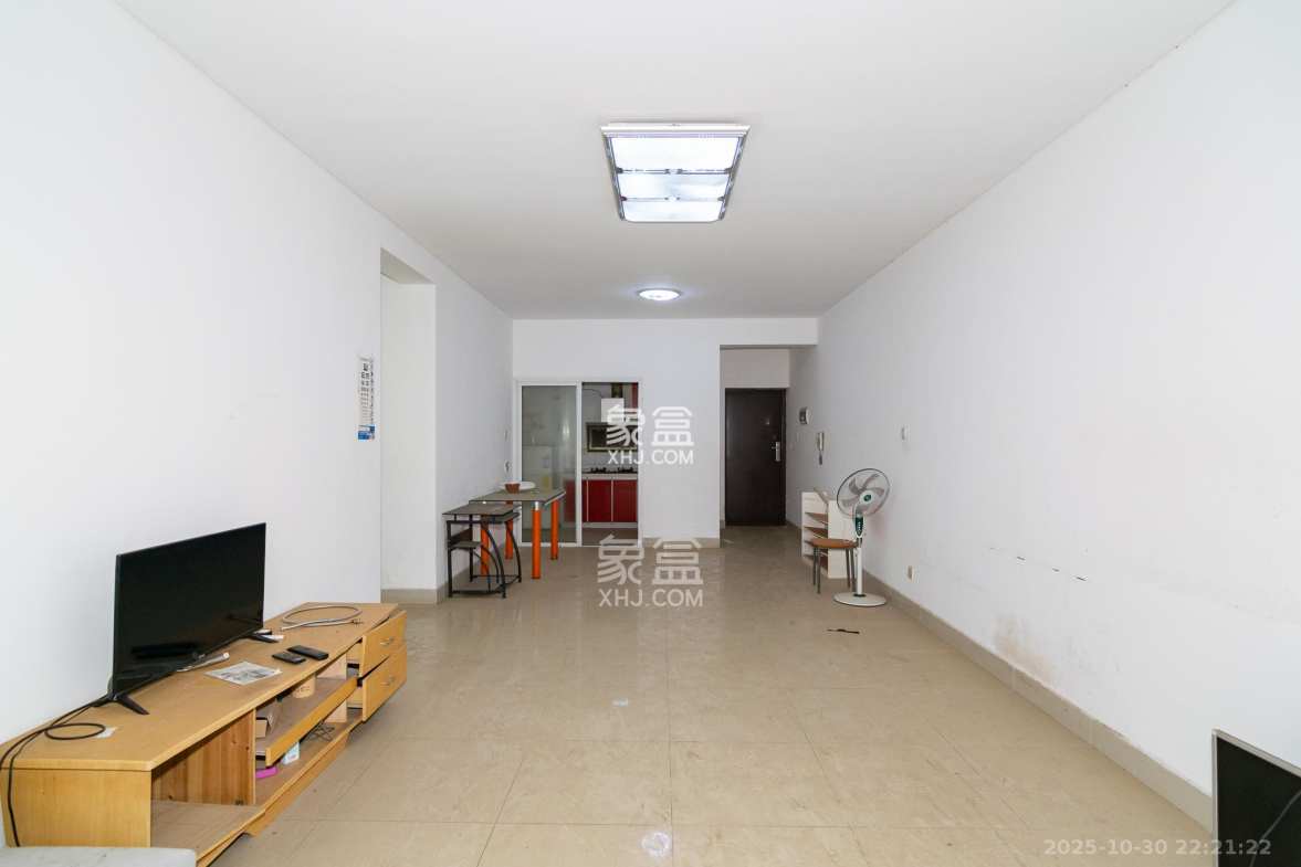 晟通城  3室1厅1卫    38.0万 晟通城  3室1厅1卫    38.0万客厅