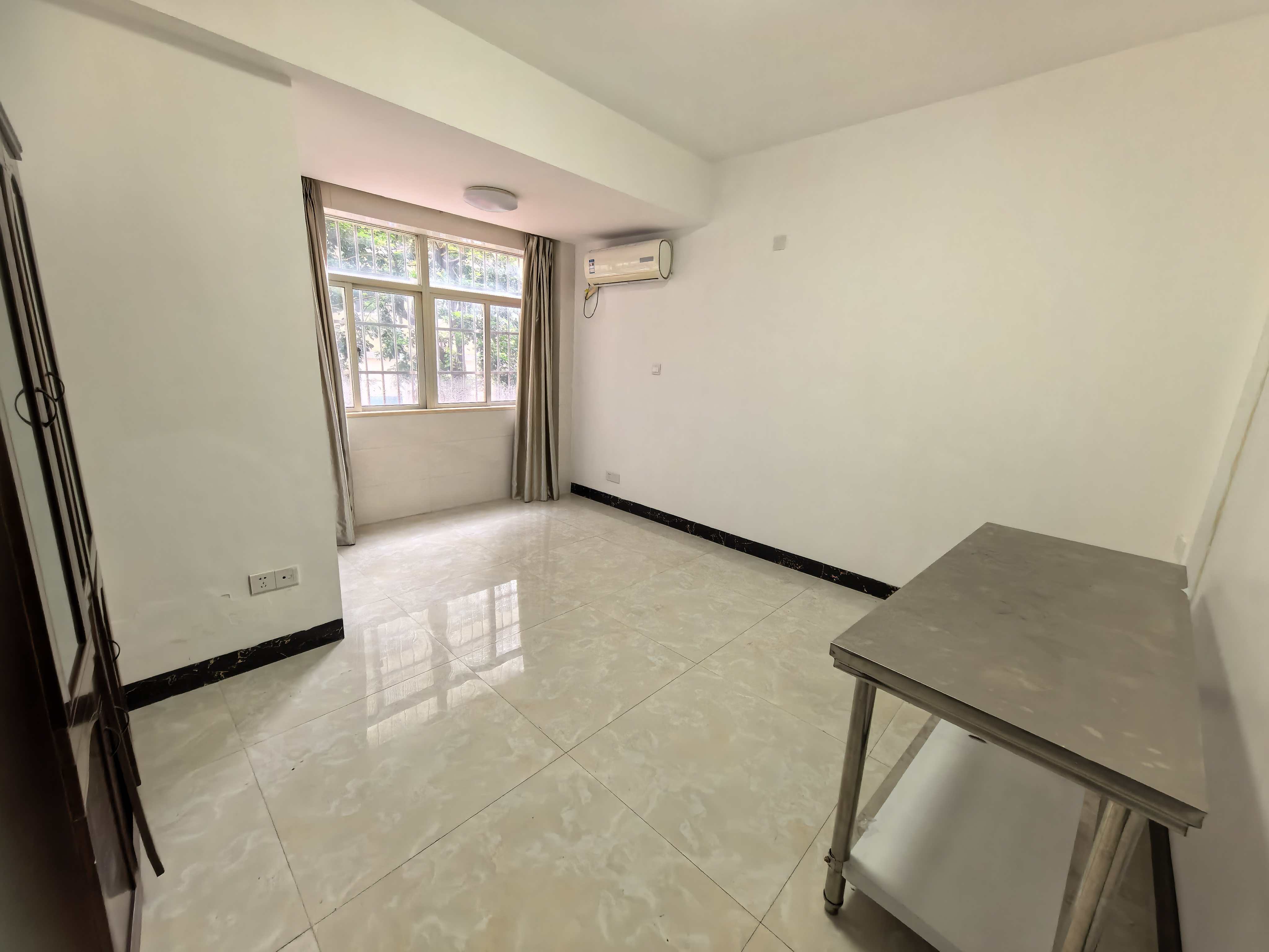 学苑公寓  3室2厅2卫    3200.0元/月室内图