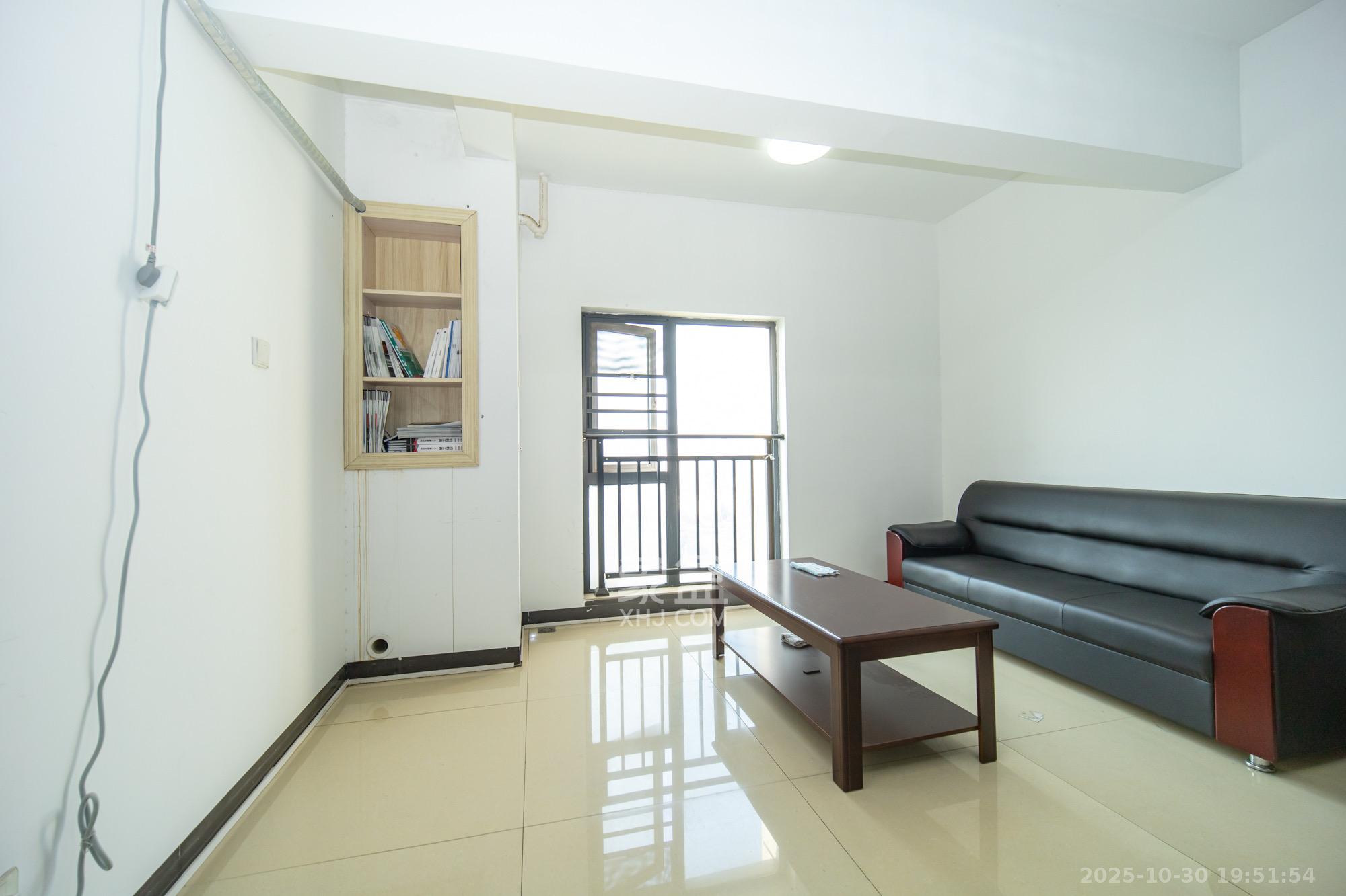 星大峰汇商务楼 1室1厅1卫 1800.0元/月 星大峰汇商务楼 1室1厅1卫 1800.0元/月室内图