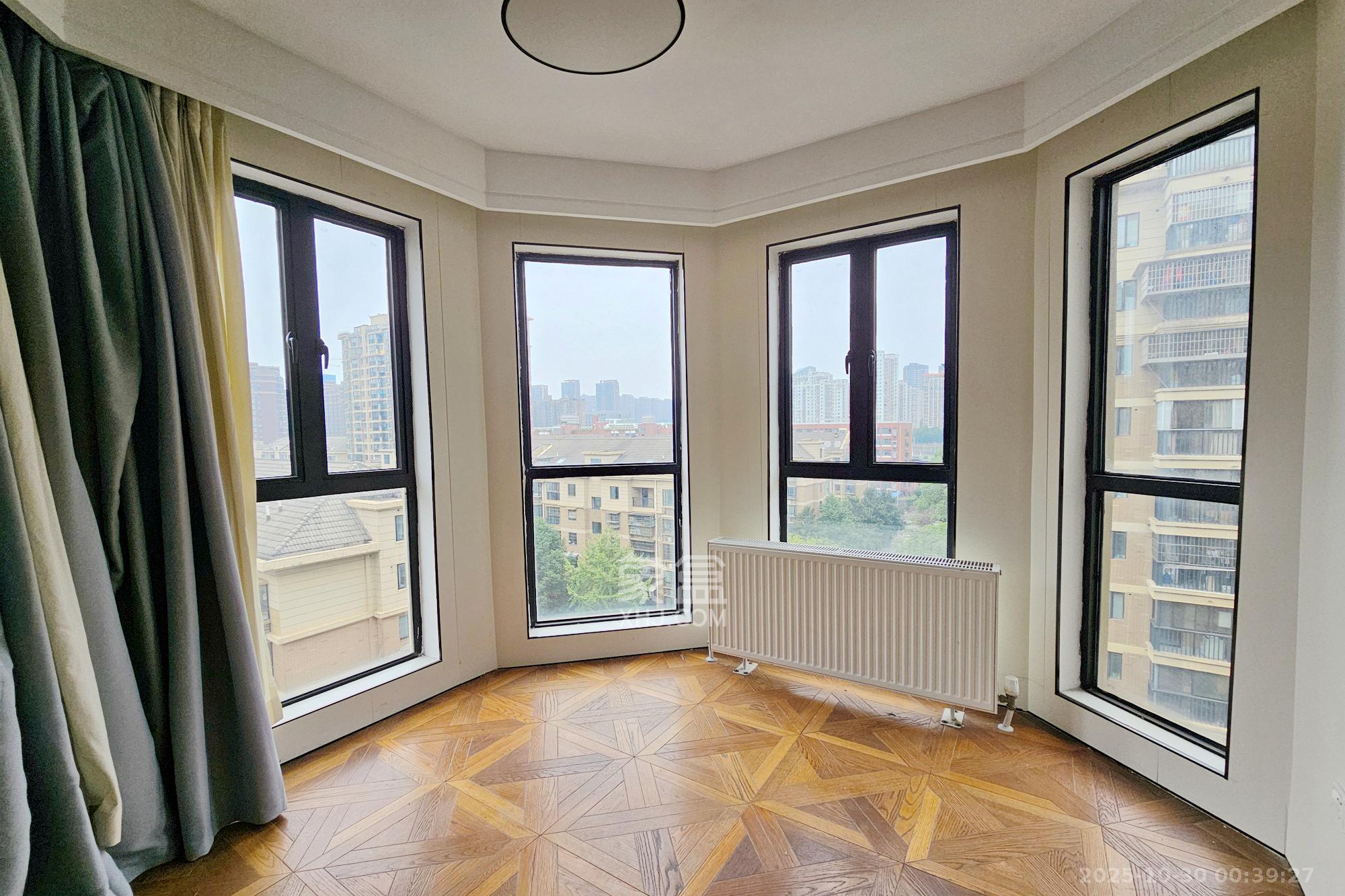 三江花中城  3室2厅2卫    128.0万阳台