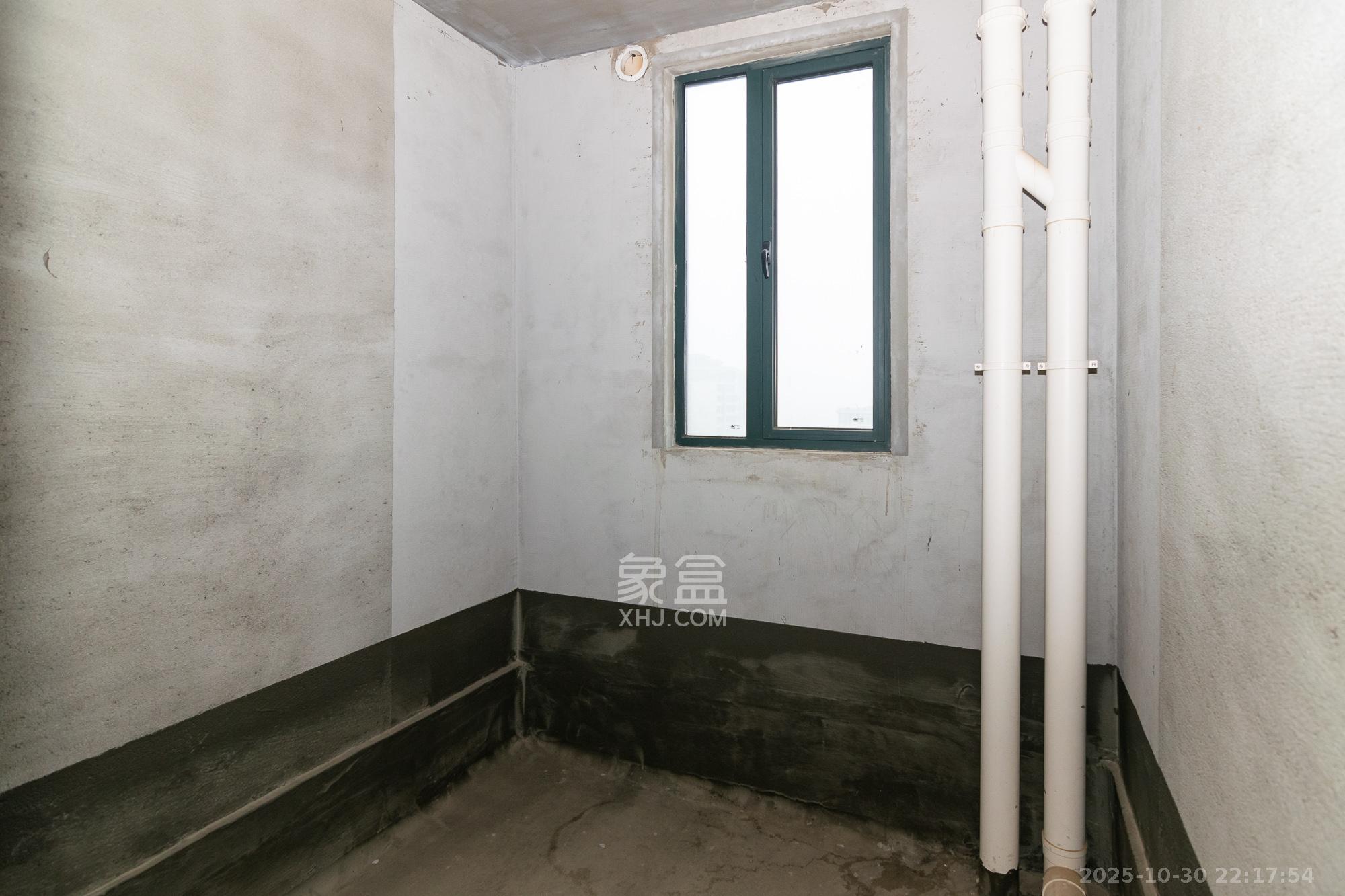 凯尔花缇紫郡  4室2厅2卫    72.0万卫生间