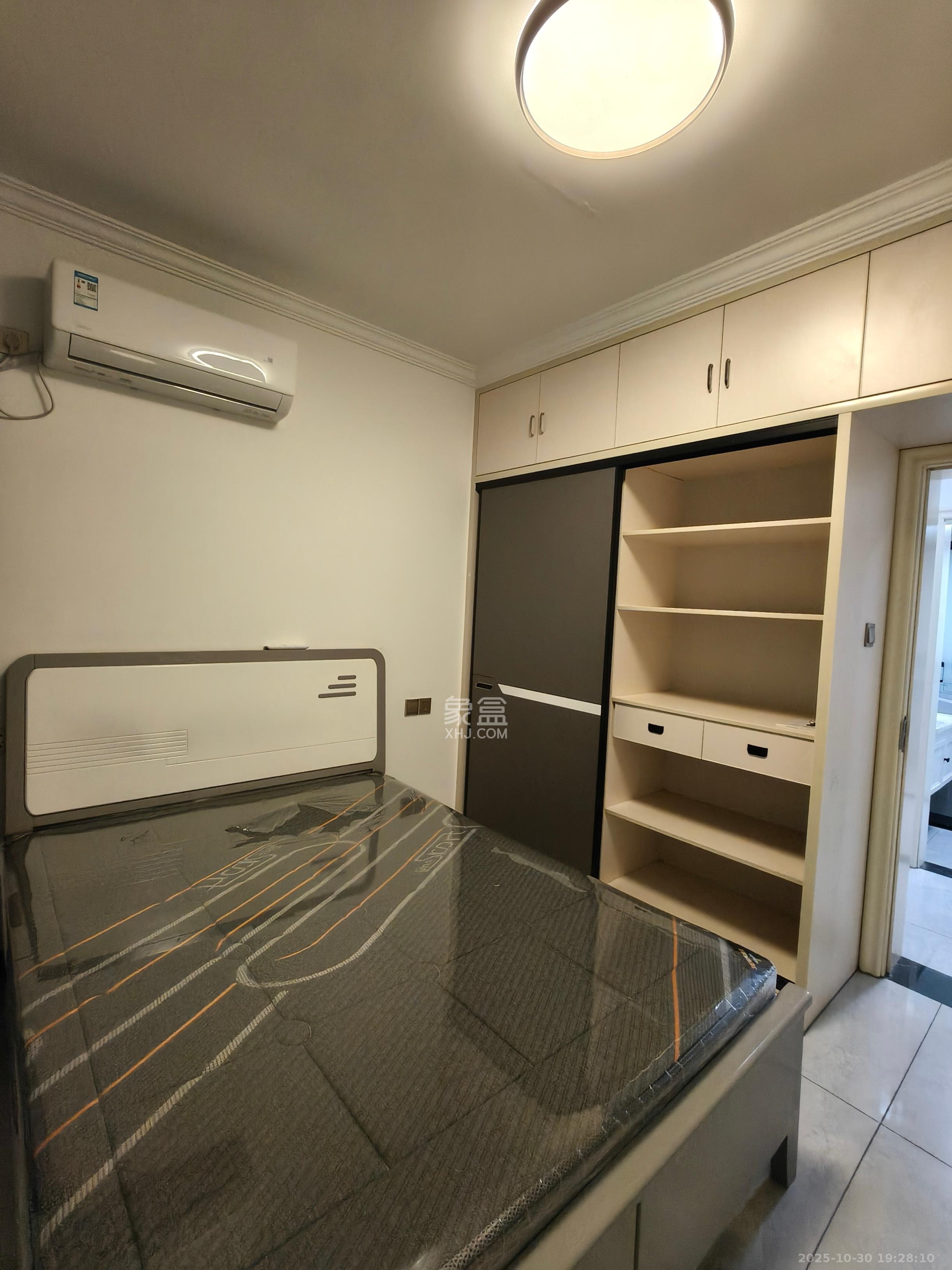 星城新宇川河苑 3室2厅2卫 2400.0元/月 星城新宇川河苑 3室2厅2卫 2400.0元/月室内图