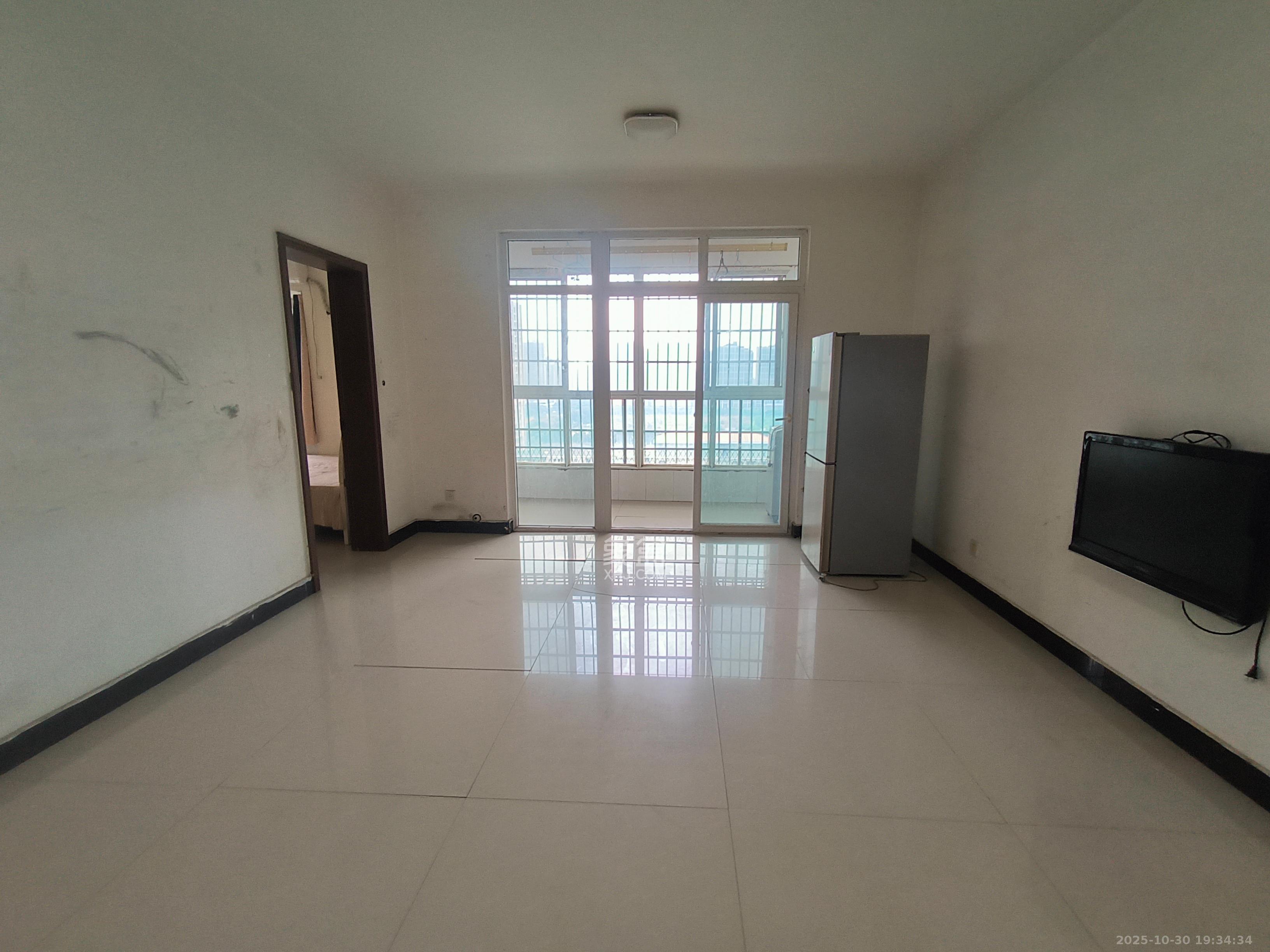 香槟小镇(香槟花苑)  2室1厅1卫    1350.0元/月 香槟小镇(香槟花苑)  2室1厅1卫    1350.0元/月