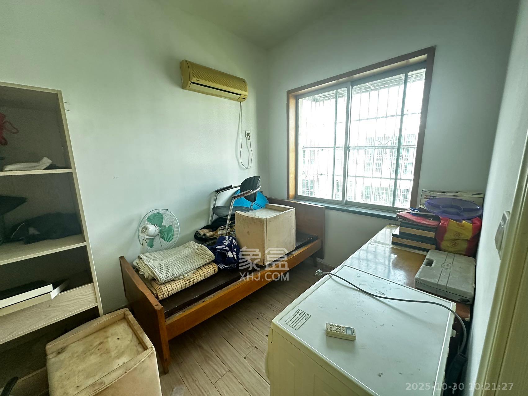 中南汽车世界 3室2厅1卫 1300.0元/月 中南汽车世界 3室2厅1卫 1300.0元/月室内图