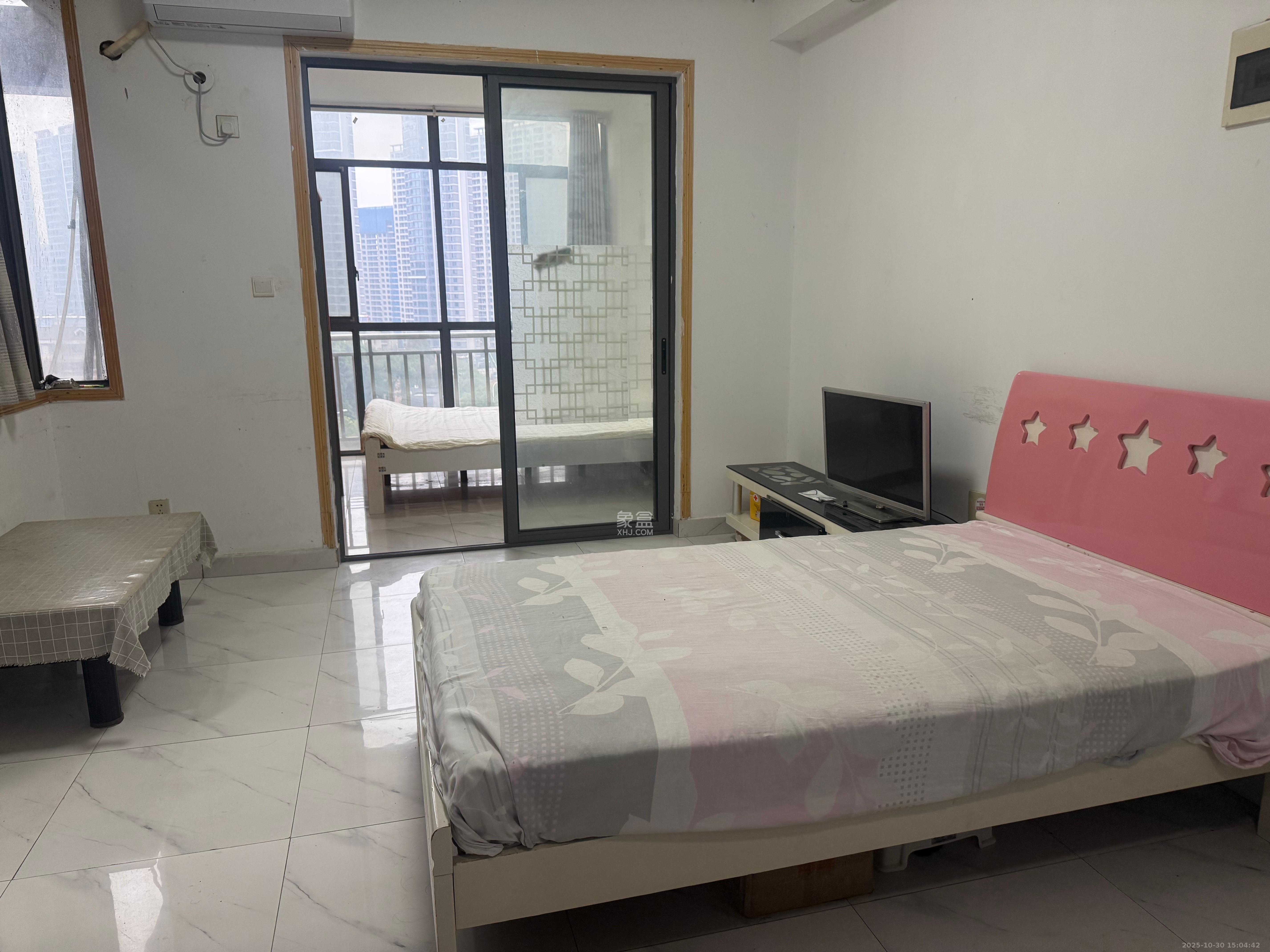 鑫远湘府逸园  1室1厅1卫    1300.0元/月