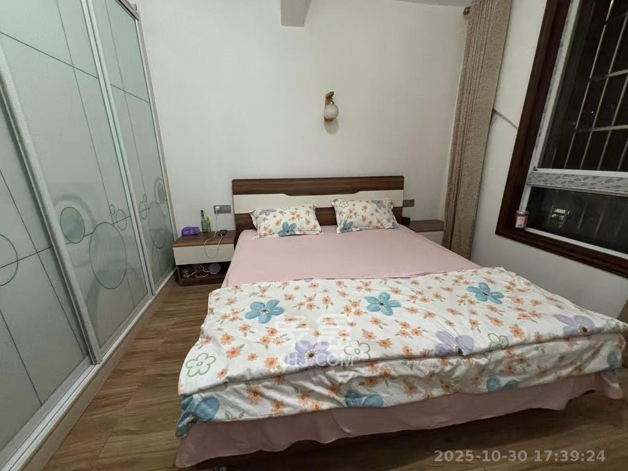 山水湾 3室2厅1卫 1500.0元/月 山水湾 3室2厅1卫 1500.0元/月室内图