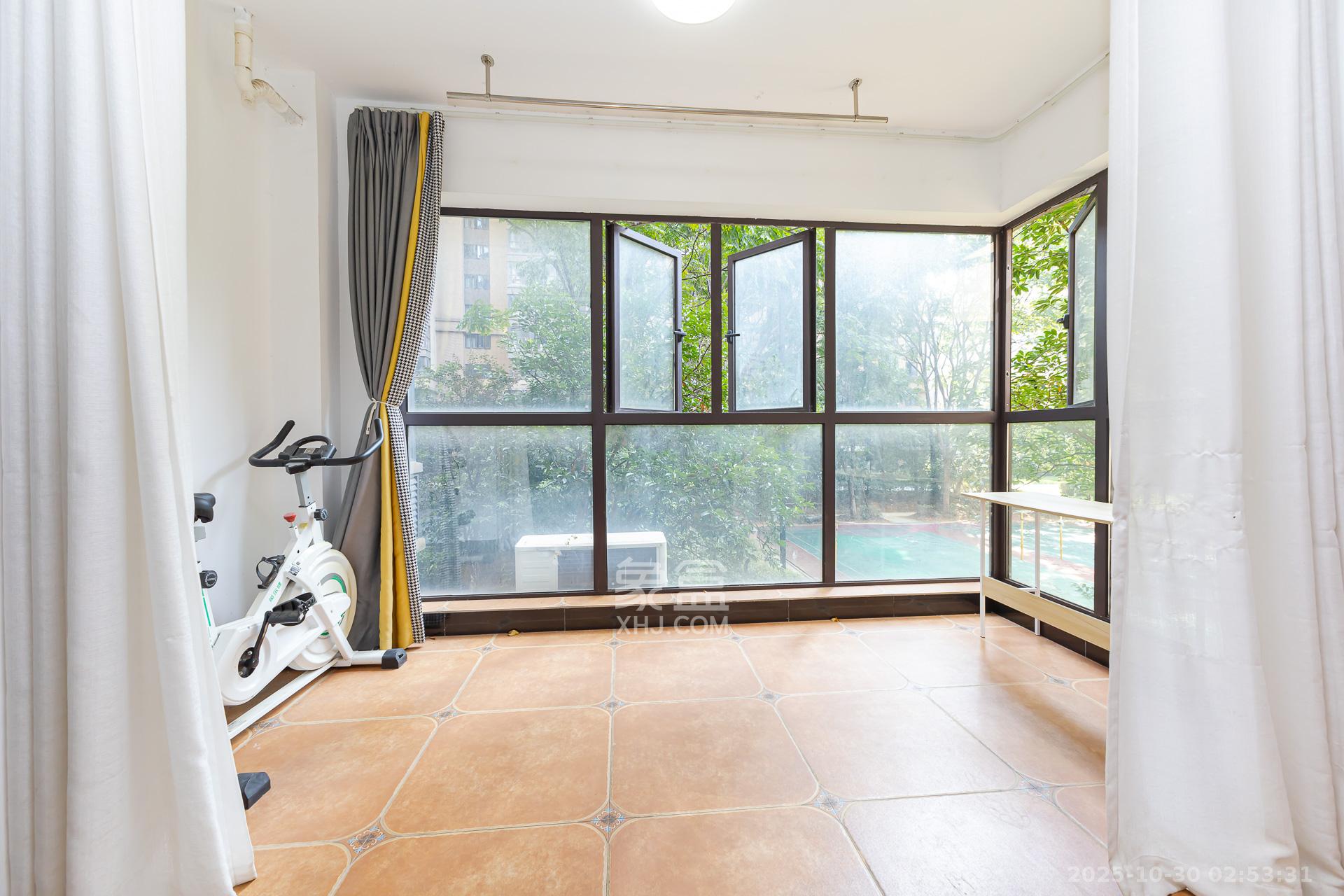 勤诚达境界城 3室2厅2卫 80.8万 勤诚达境界城 3室2厅2卫 80.8万阳台