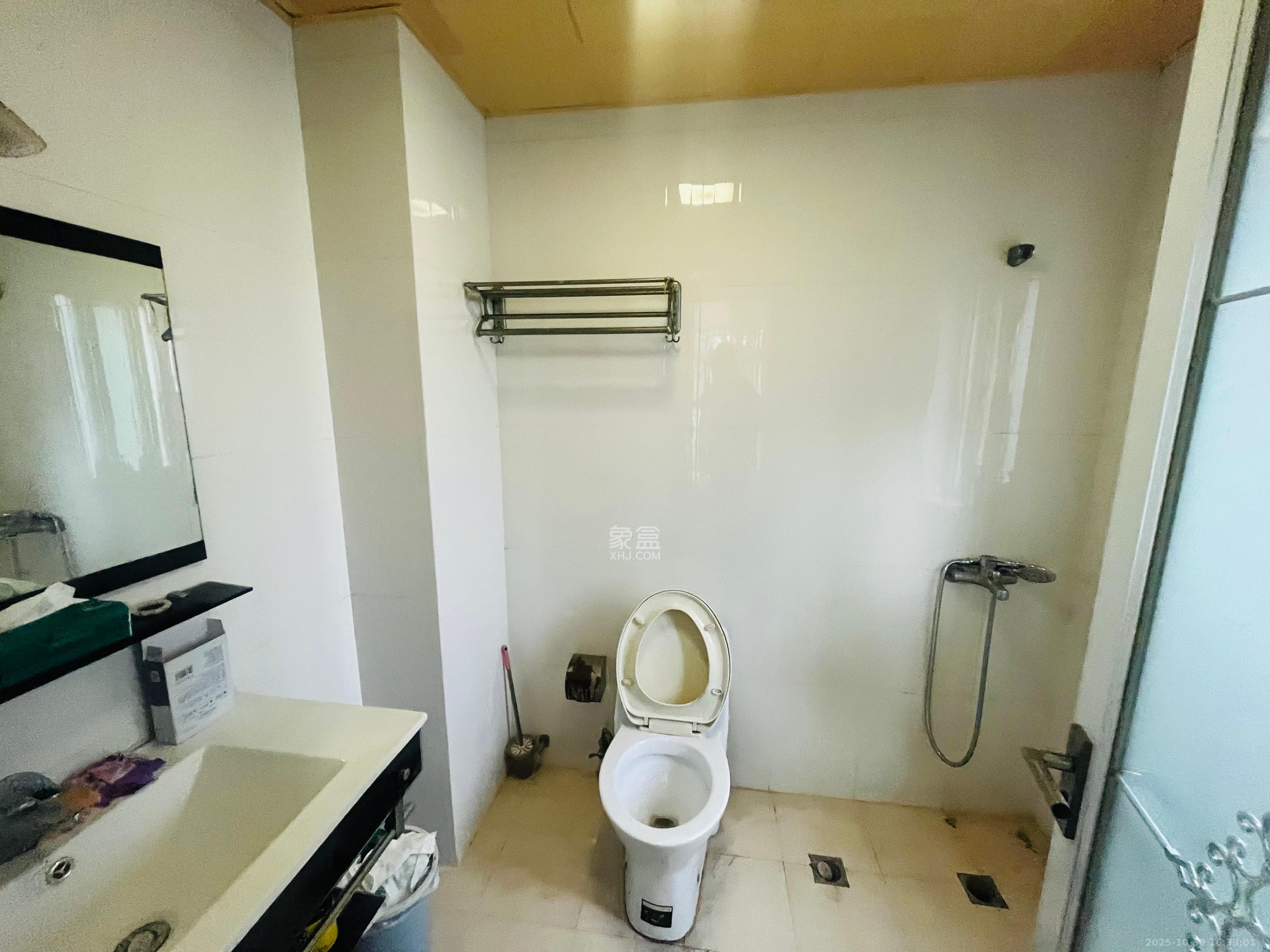 浏阳河畔家园  3室2厅2卫    2600.0元/月室内图