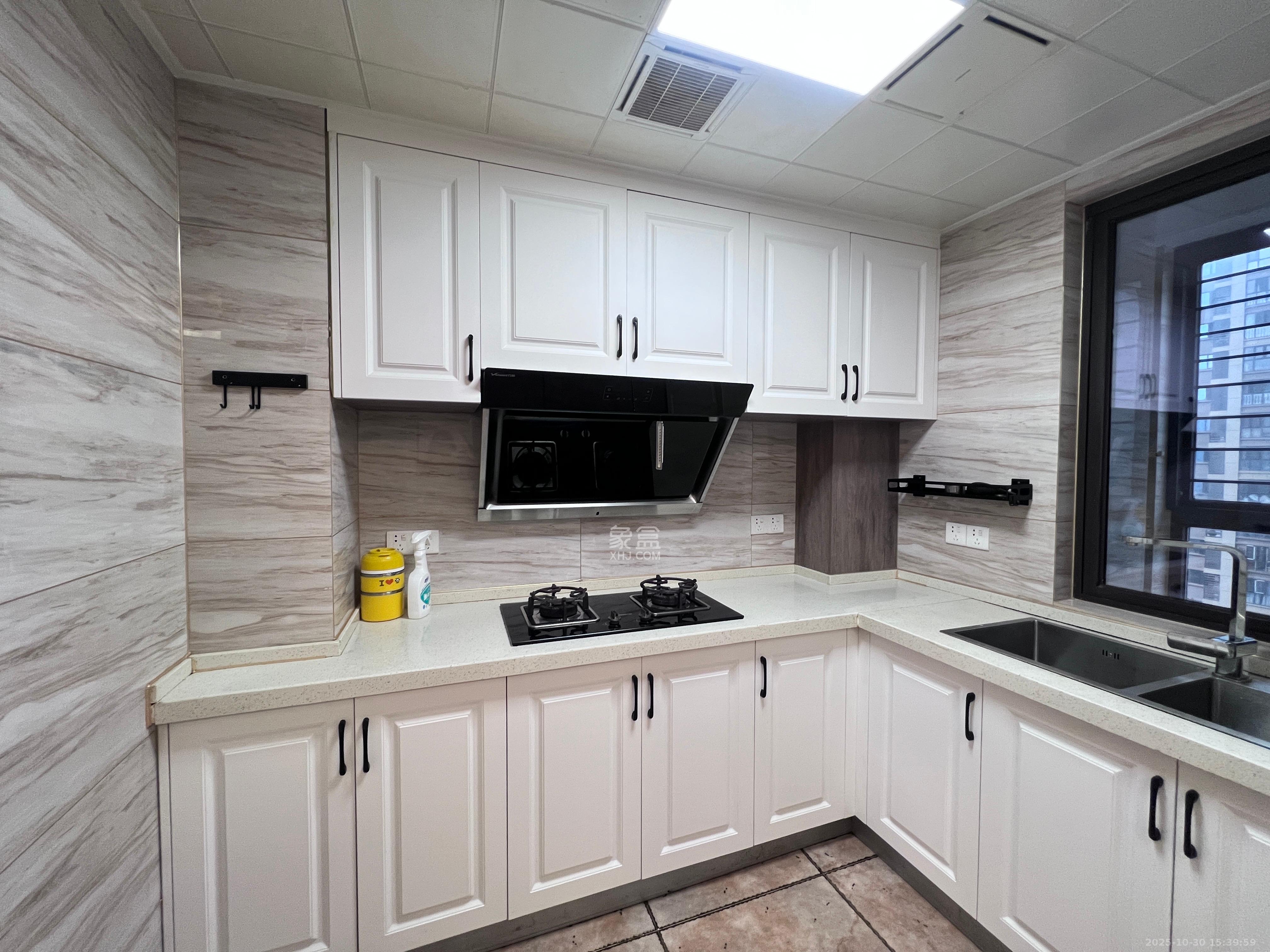 芙蓉万国城MOMA（卓越汇富苑）  3室2厅2卫    2800.0元/月室内图