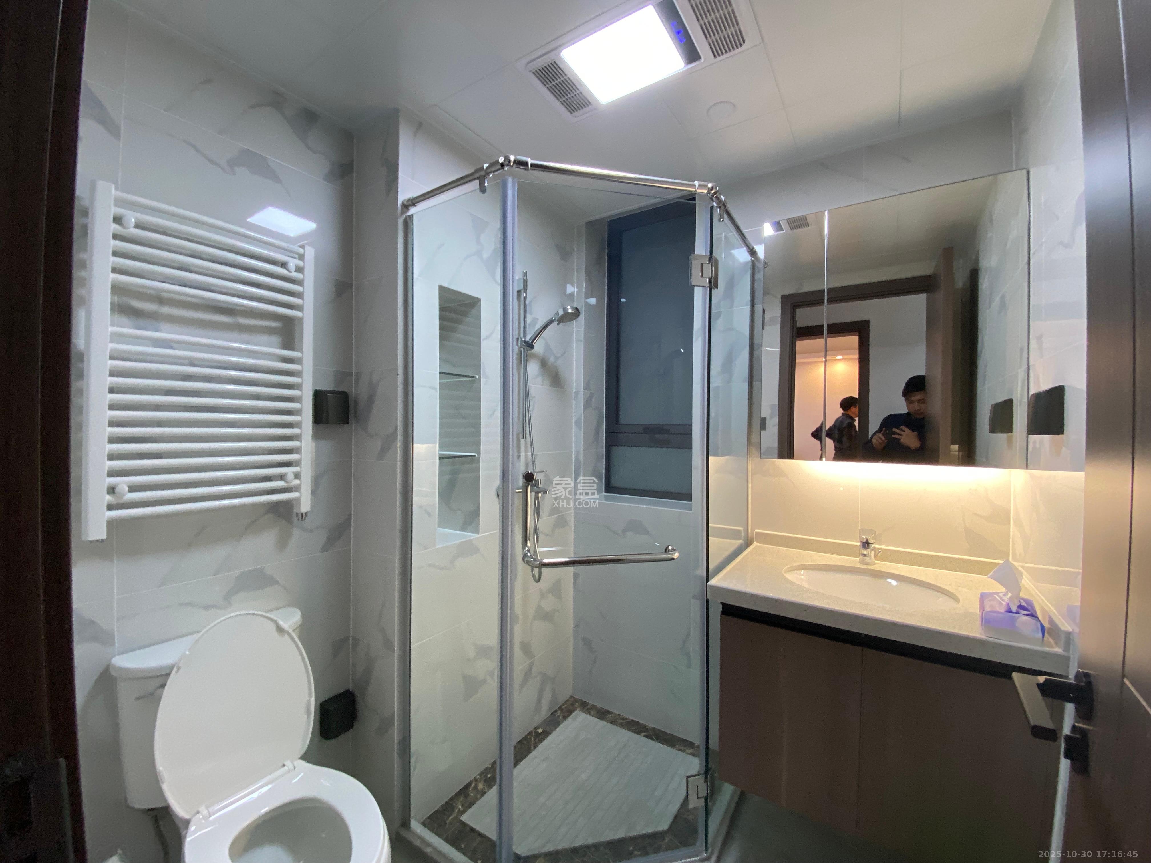 绿地V岛  3室2厅2卫    4200.0元/月 绿地V岛  3室2厅2卫    4200.0元/月室内图