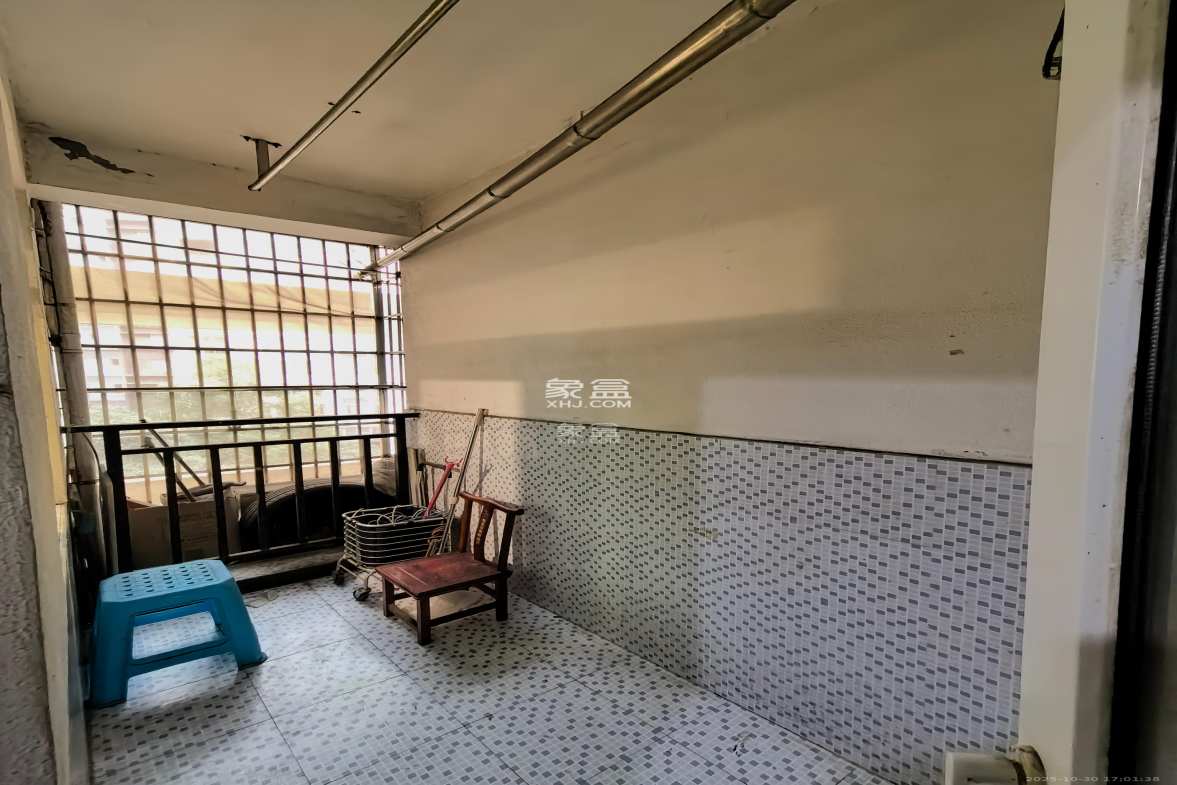 麓山润城  2室2厅1卫    2000.0元/月 麓山润城  2室2厅1卫    2000.0元/月室内图