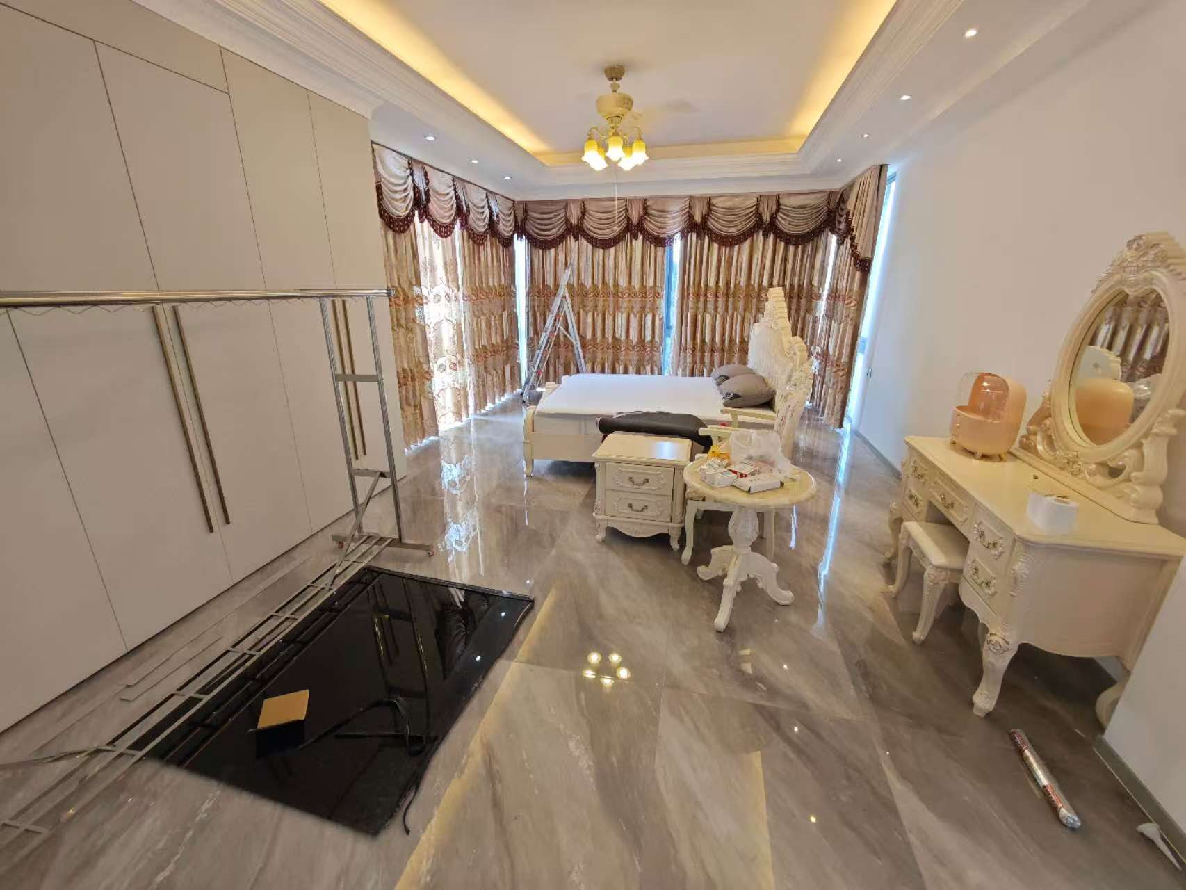 鸿洲江山 7室4厅3卫 18000.0元/月 鸿洲江山 7室4厅3卫 18000.0元/月室内图