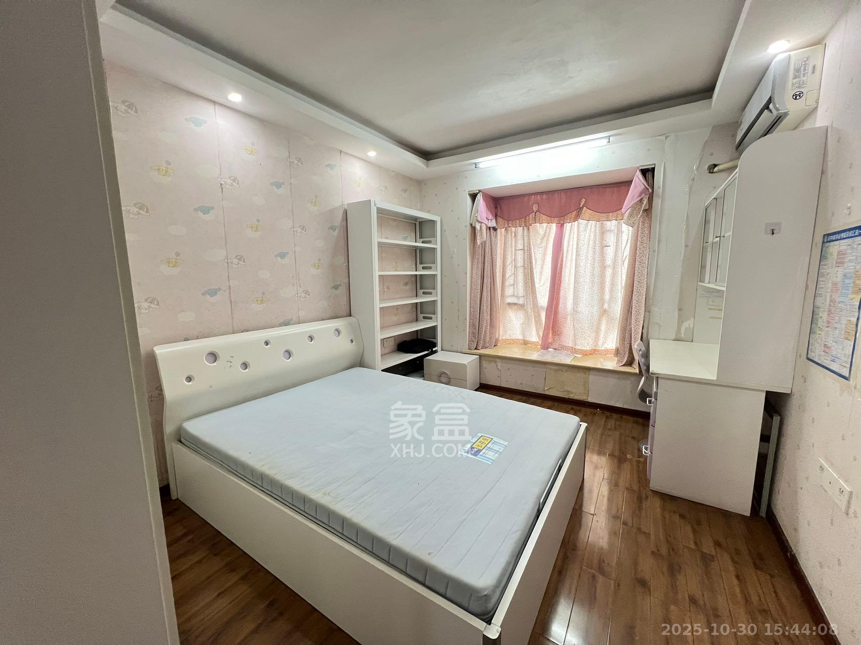 西子花苑  3室2厅2卫    2800.0元/月 西子花苑  3室2厅2卫    2800.0元/月