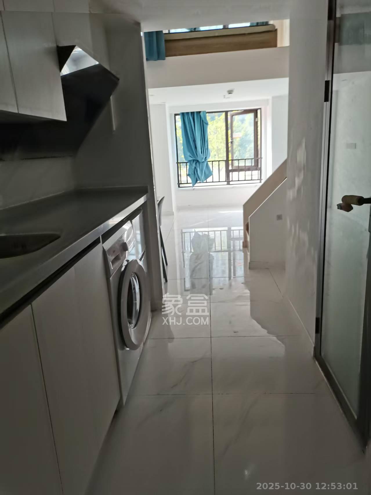 卓越江岸  2室1厅1卫    2000.0元/月