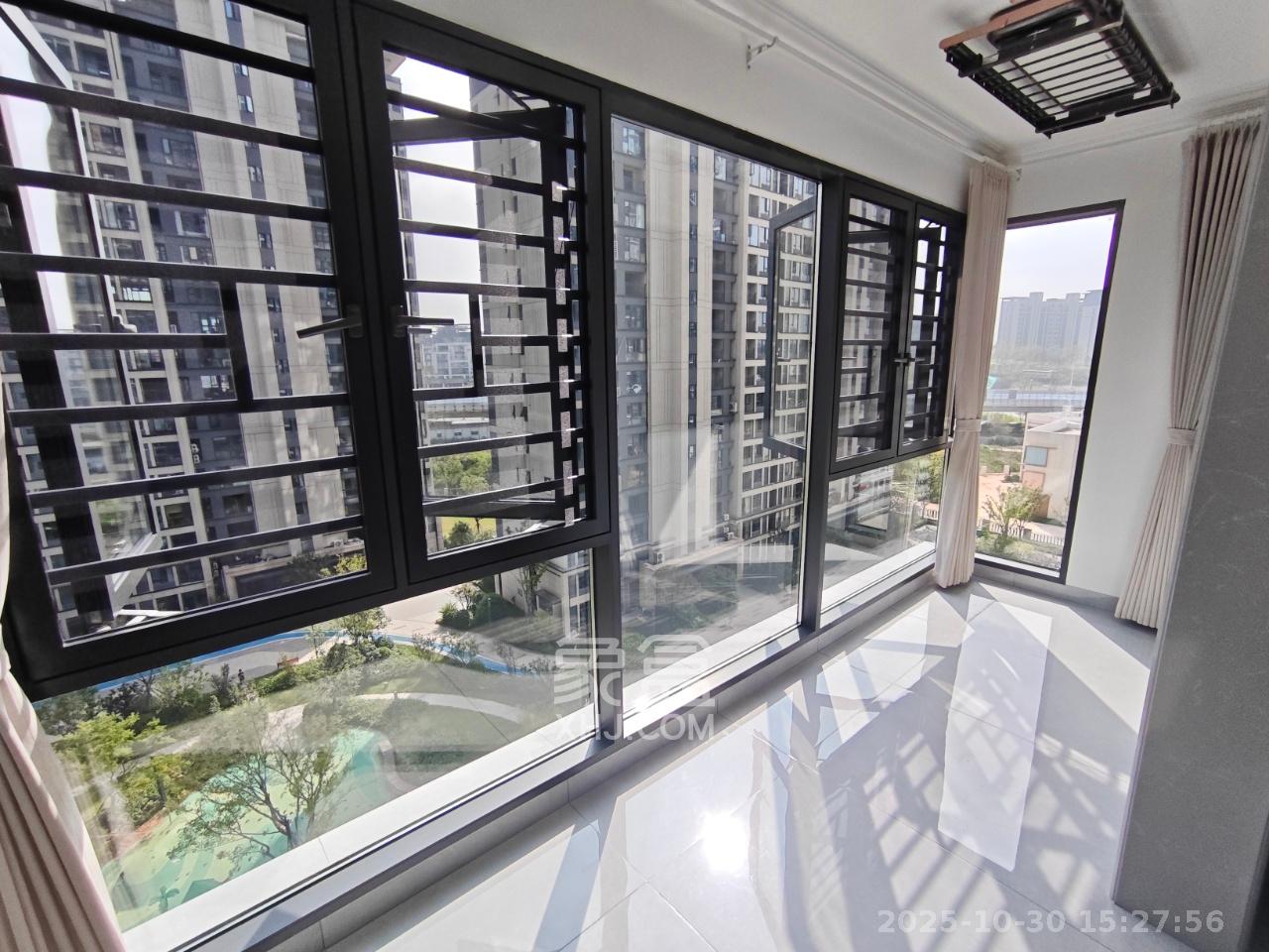 汉高学士府 3室2厅2卫 2600.0元/月 汉高学士府 3室2厅2卫 2600.0元/月室内图