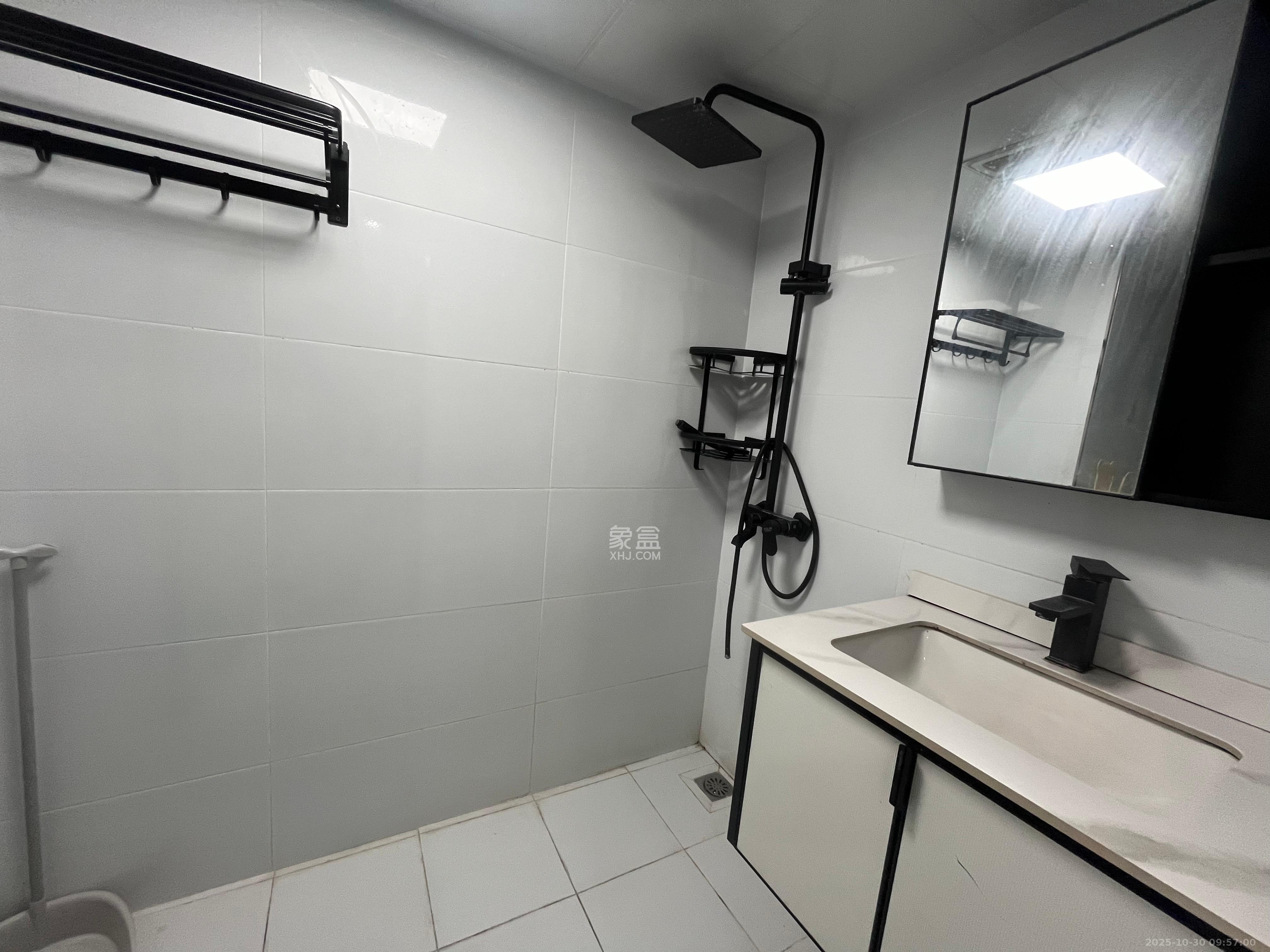 卓越江岸  2室1厅1卫    2300.0元/月室内图