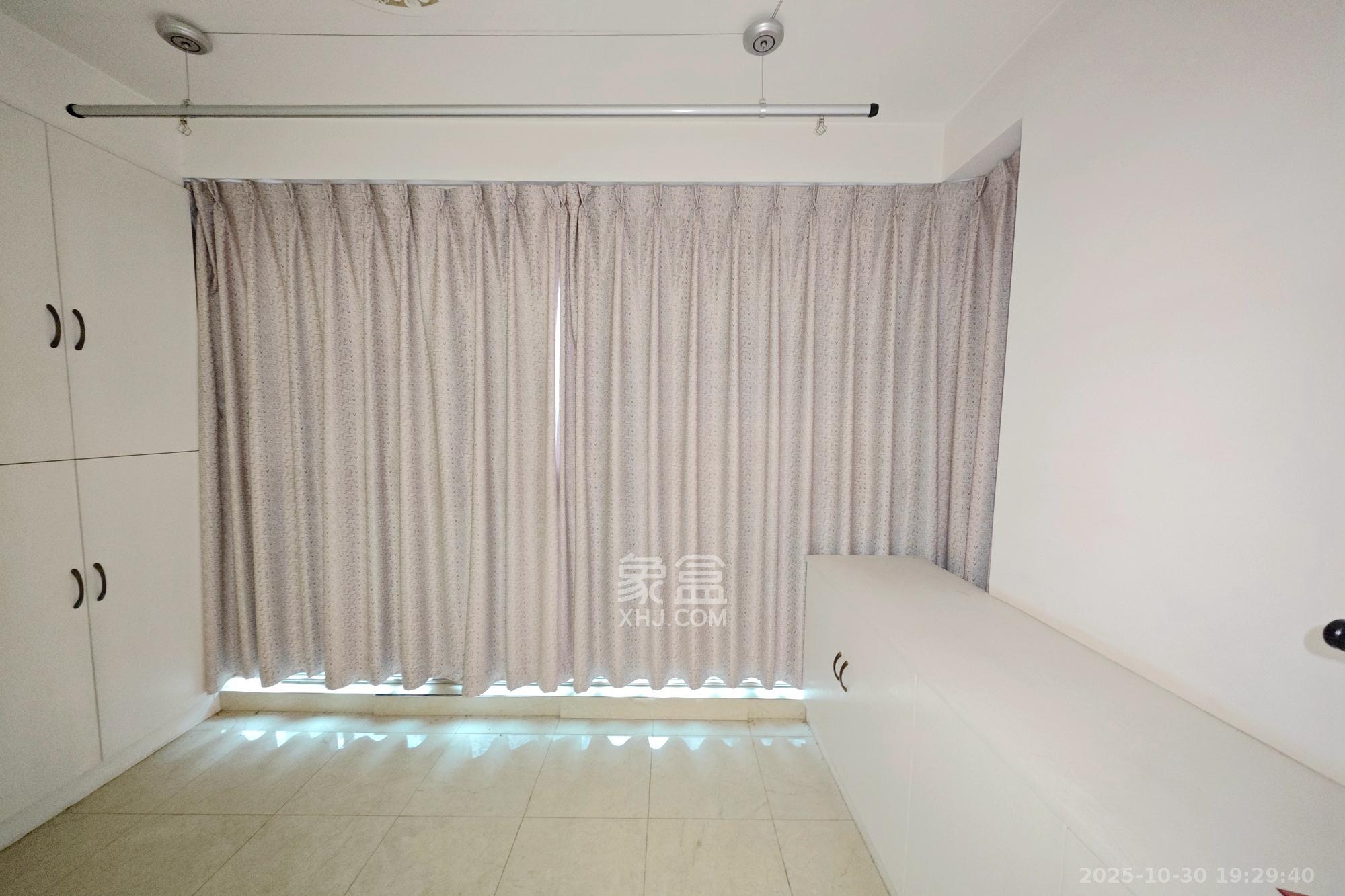 新城新世界一二三期  2室1厅1卫    98.0万阳台