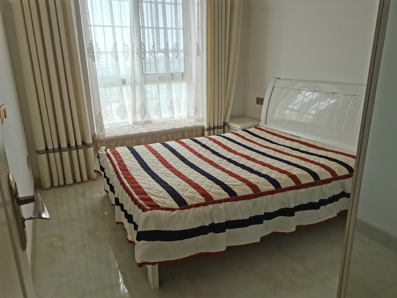 学府花园(文苑瑞景) 2室2厅2卫 1200.0元/月 学府花园(文苑瑞景) 2室2厅2卫 1200.0元/月室内图