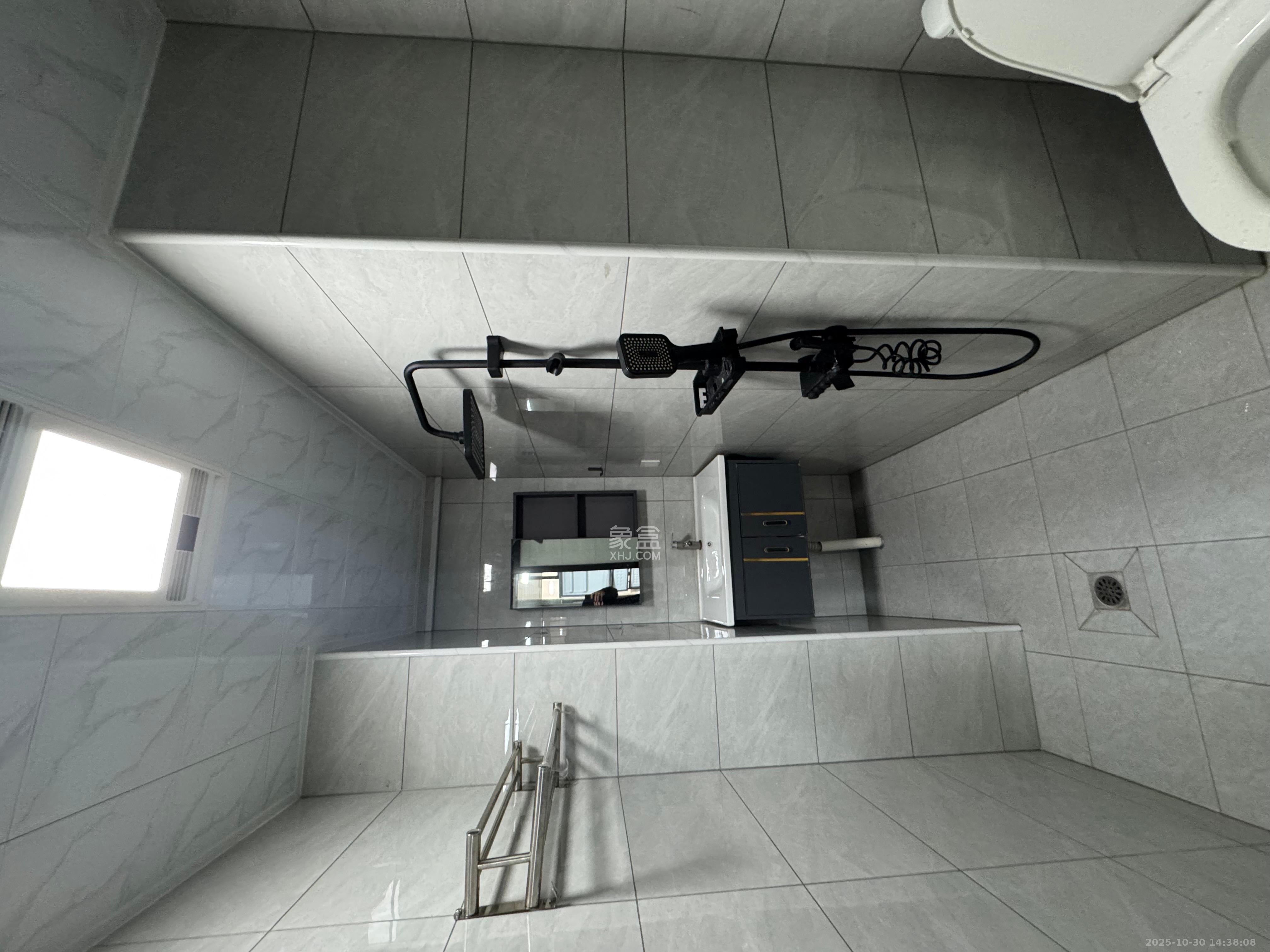 湘域中央  1室0厅0卫    2400.0元/月室内图